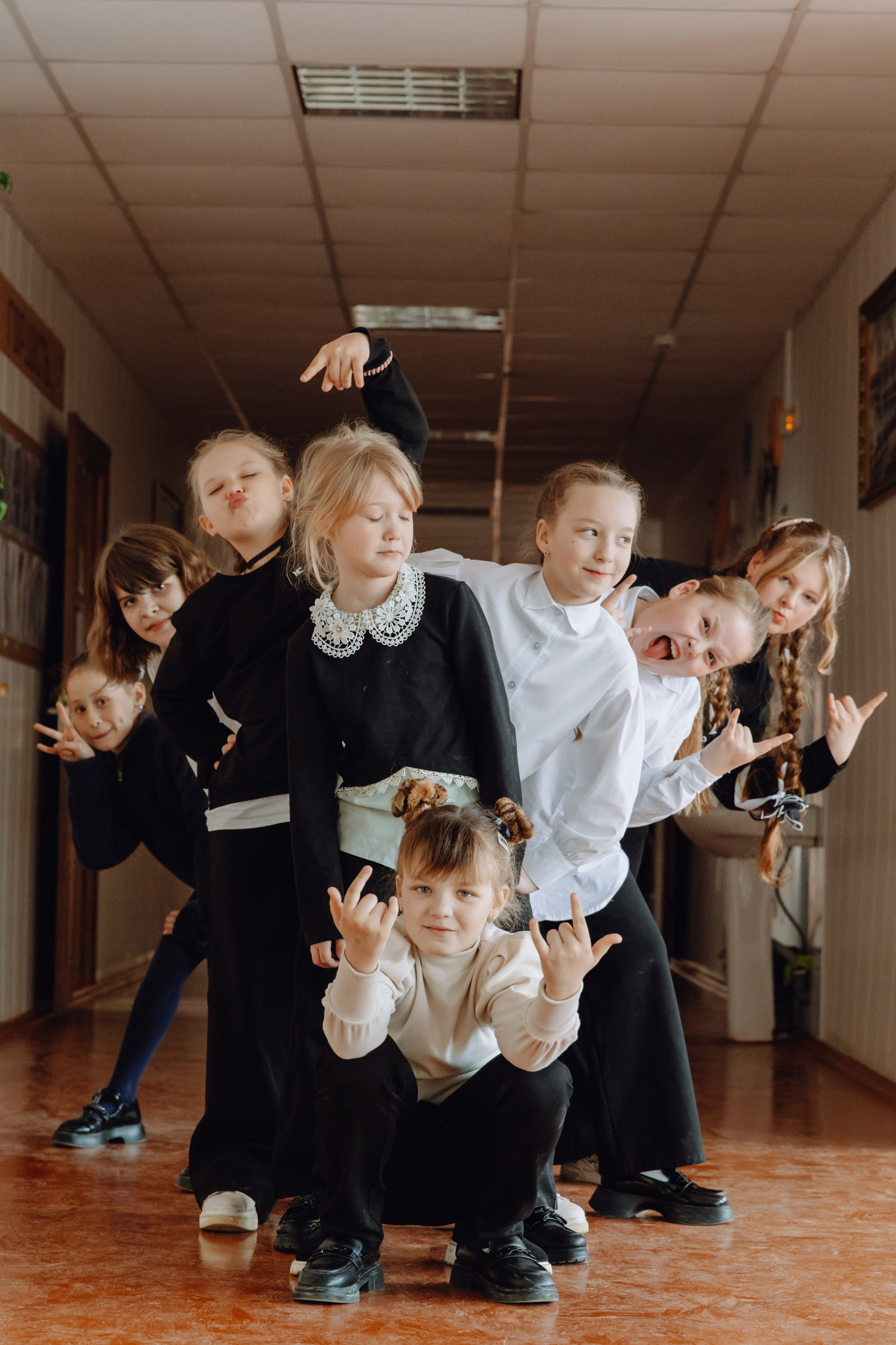 Школьные альбомы в Чернянке. Фотограф Максим Никонов