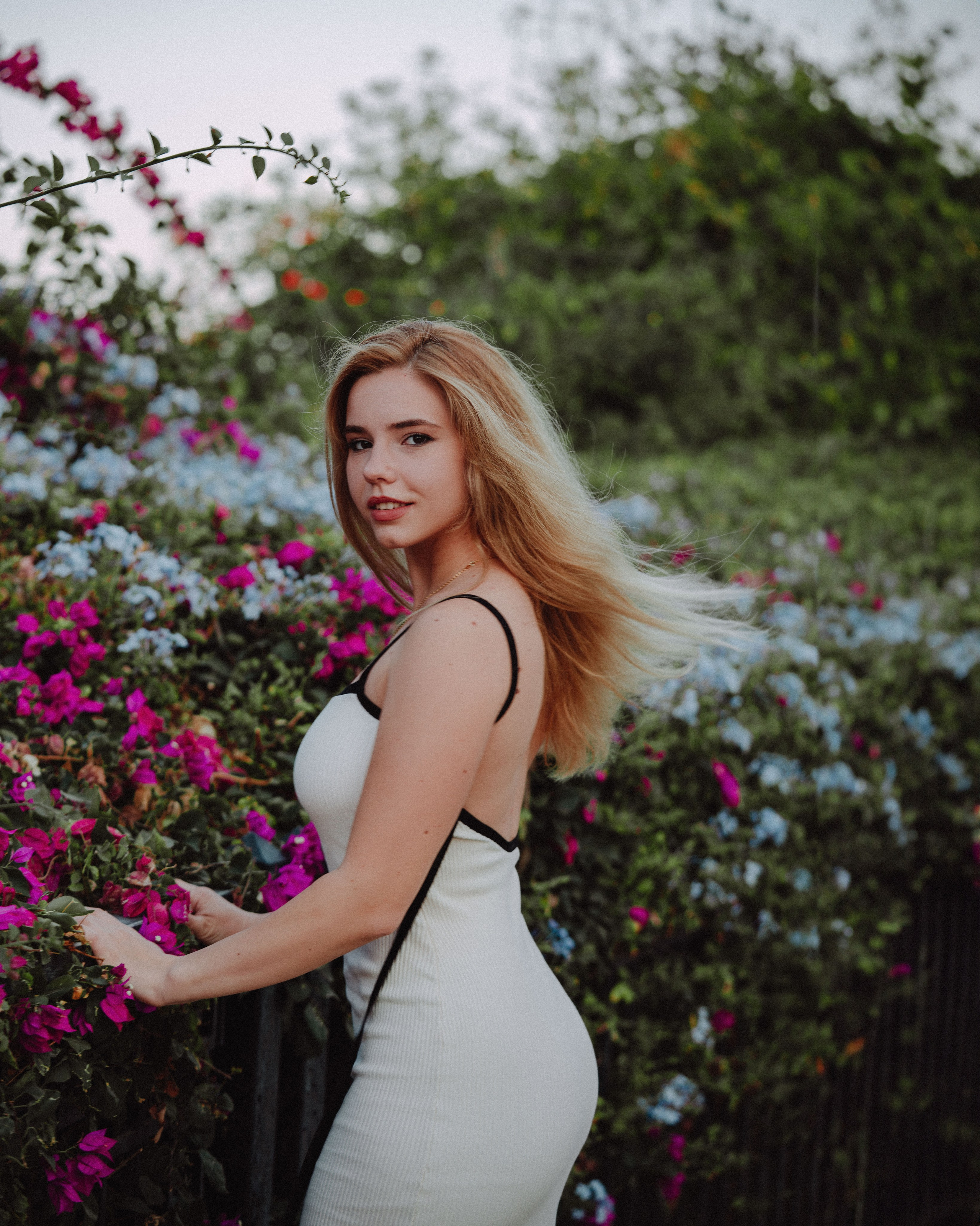 В цветущем саду. Портретный и свадебный фотограф в Москве Финкельштенй Анна