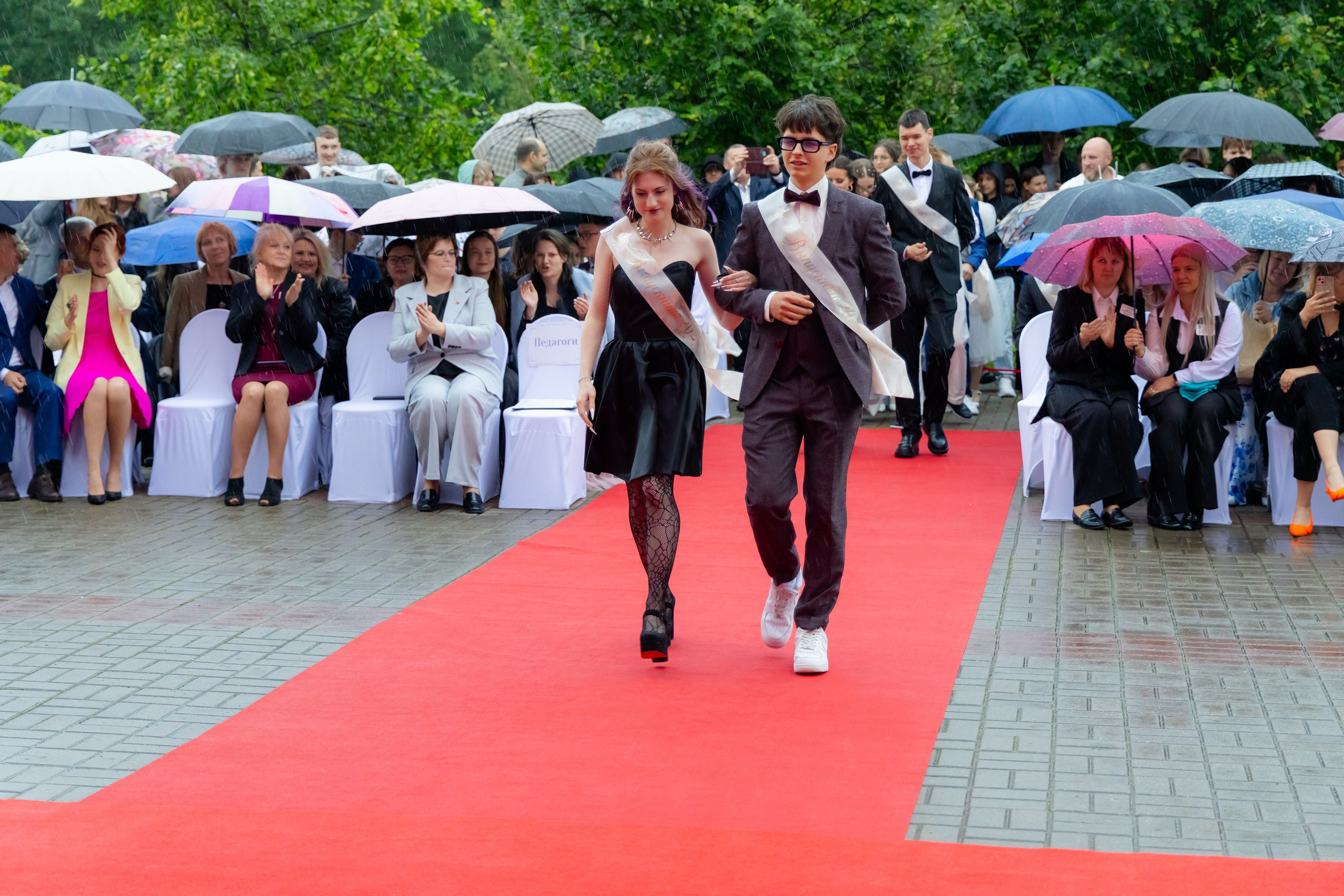 Школьный выпускной 2025 год в Минске, Беларуси. Свадебный фотограф в Минске/Беларуси Сергей Спиридонов