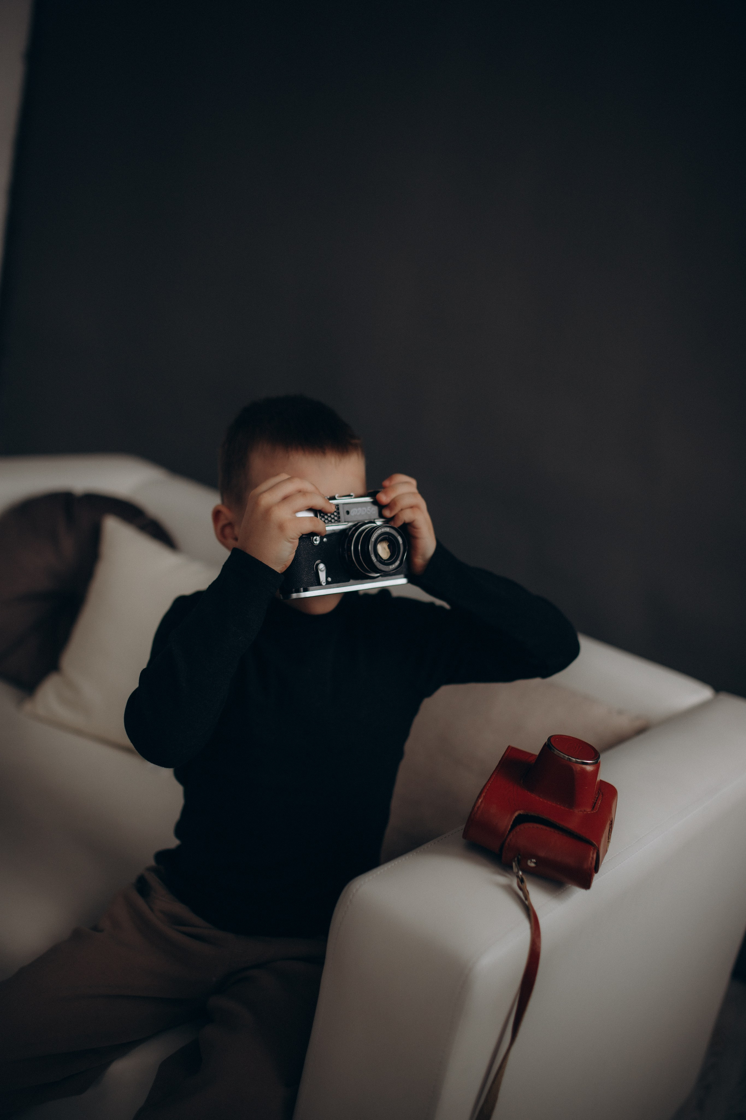 Семейная фотосессия в студии г. Тихвин. Услуги