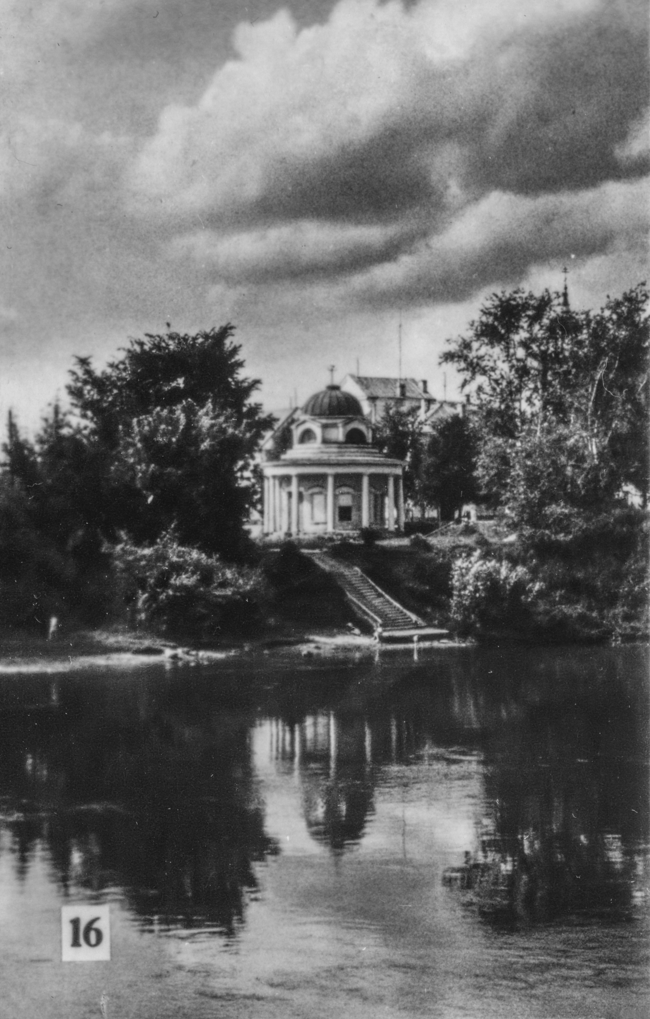 16.	Ротонда. Архитектор Н. А. Львов. Конец XVIII века