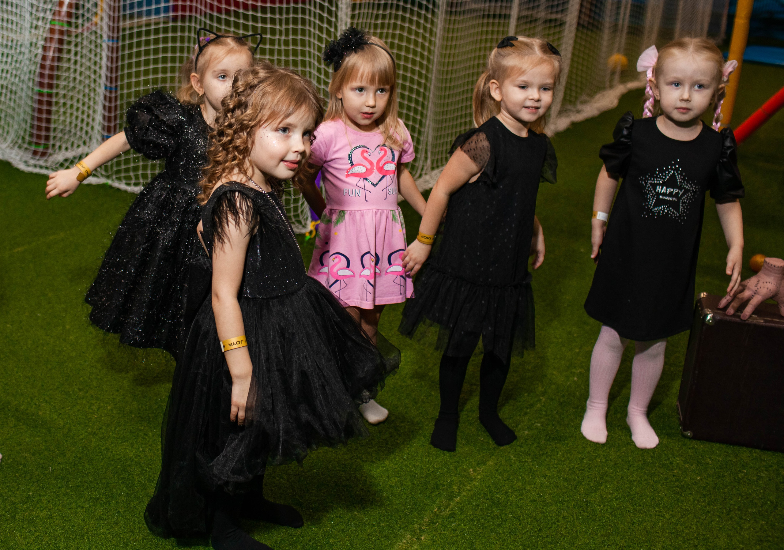 День Рождения Анечки в стиле Уэнсдей. Детский и семейный фотограф в Санкт-Петербурге Елизавета Сорокина