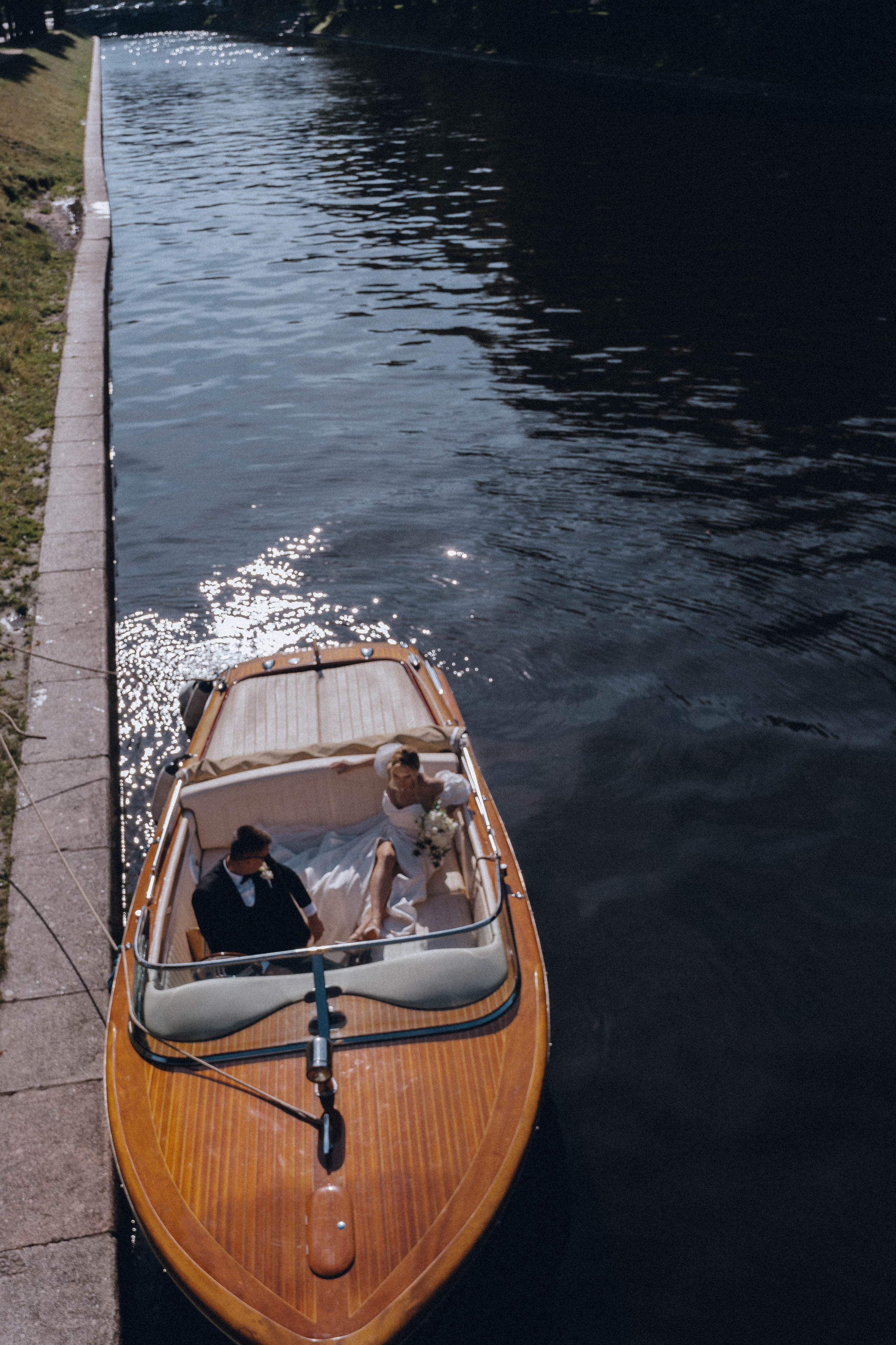 СВАДЕНБНАЯ СЬЕМКА НА КАТЕРЕ ПО КАНАЛАМ САНКТ-ПЕТЕРБУРГА И В АКВАТОРИИ НЕВЫ. Профессиональный фотограф, Санкт-Петербург — Виктория Богомолова