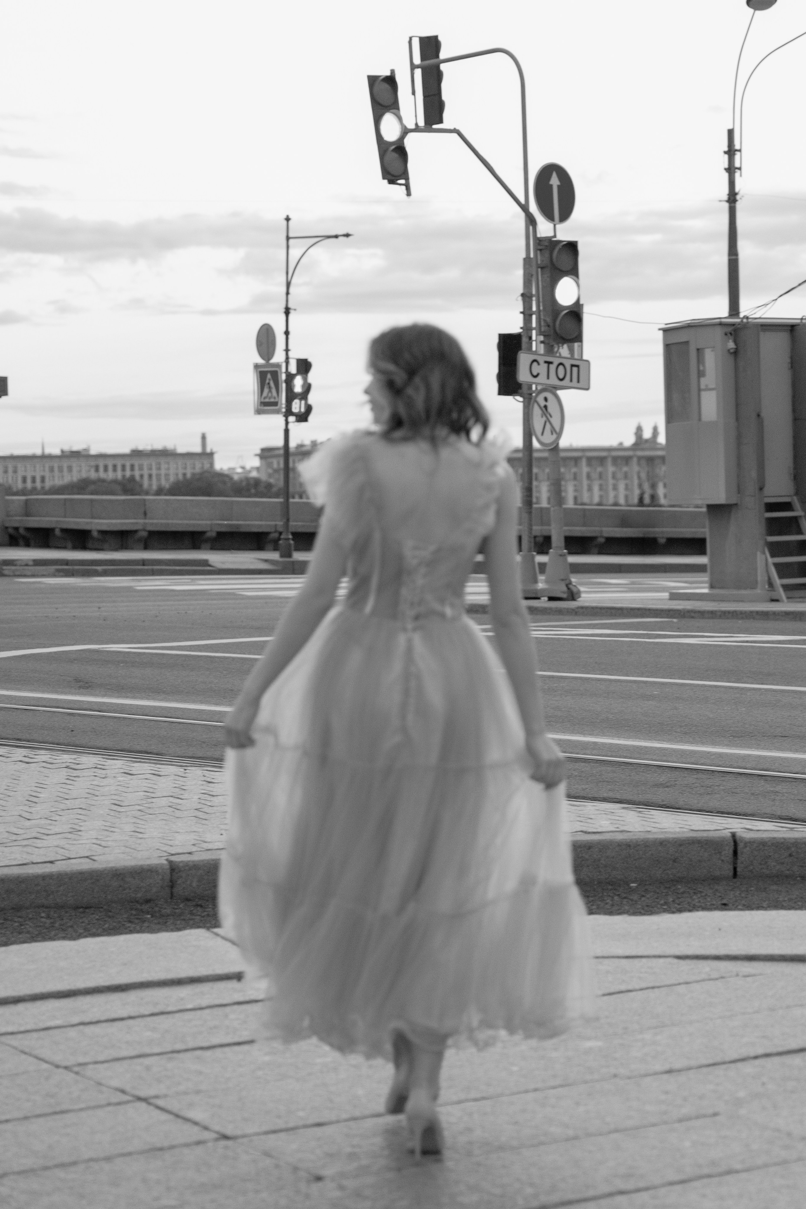 Фотопрогулка на фоне разведенных мостов. Белые ночи Питера. Фотограф в Санкт-Петербурге Вагнер Юлия