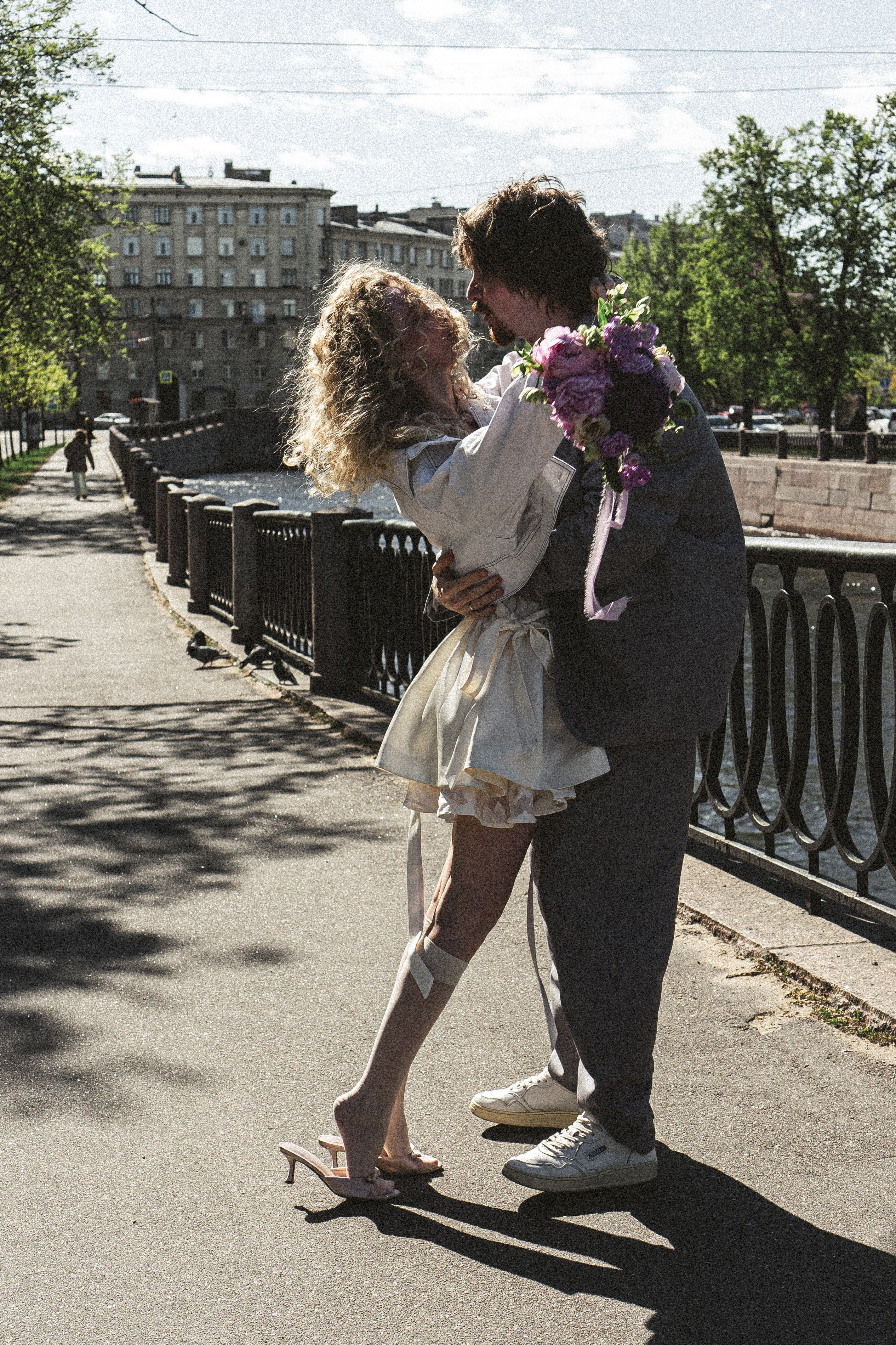 СВАДЕБНАЯ ПРОГУЛКА ПО ПЕТРОГРАДКЕ ВЕСНОЙ. СВАДЕБНАЯ ФОТОСЕССИИЯ НА ПЕТРОГРАДКЕ. Профессиональный фотограф, Санкт-Петербург — Виктория Богомолова