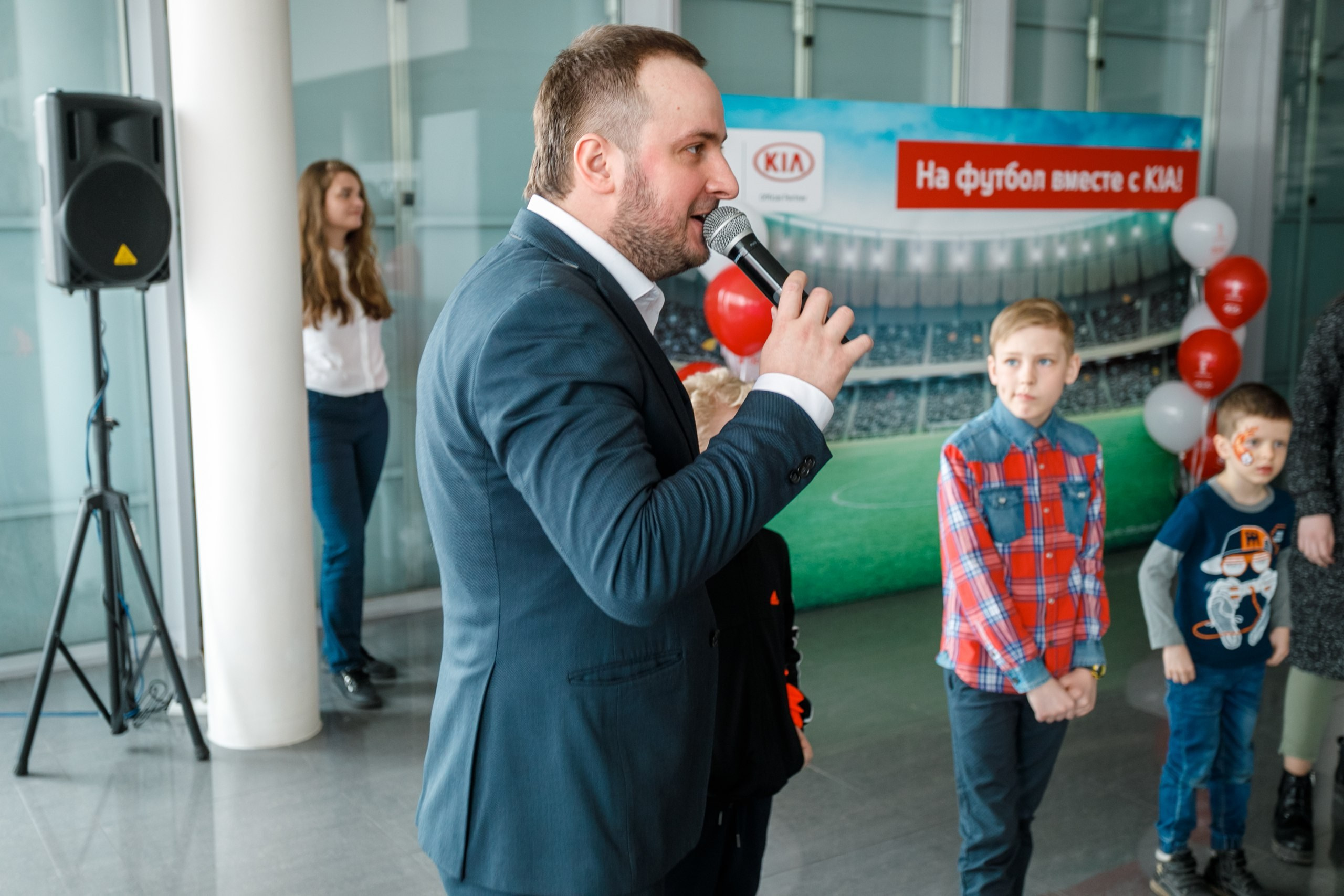 Розыгрыш билетов на ЧМ по футболу FIFA @ Киа Центр. Репортажный фотограф Максим Полянский. Москва, Санкт-Петербург, Красноярск