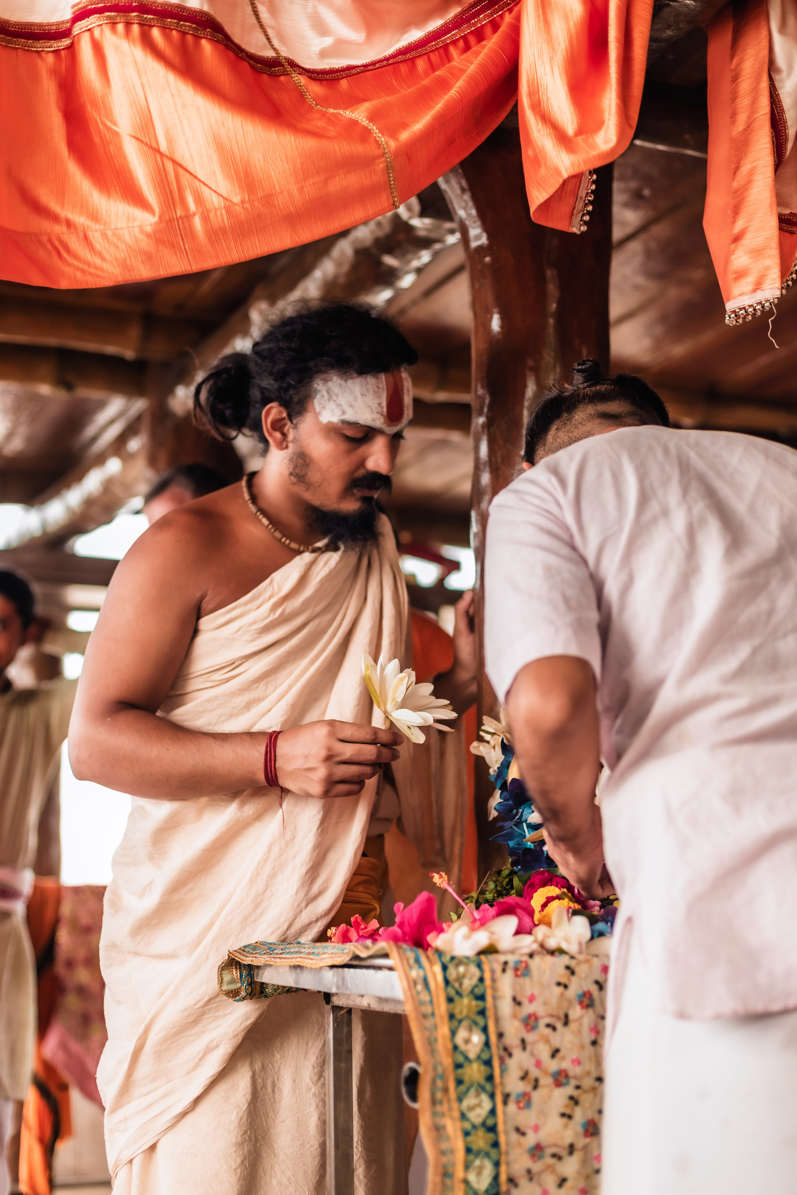 Abhisheka Devraha Baba on Sri Devdas ji maharaj bd. Mariam Bagdasaryan
