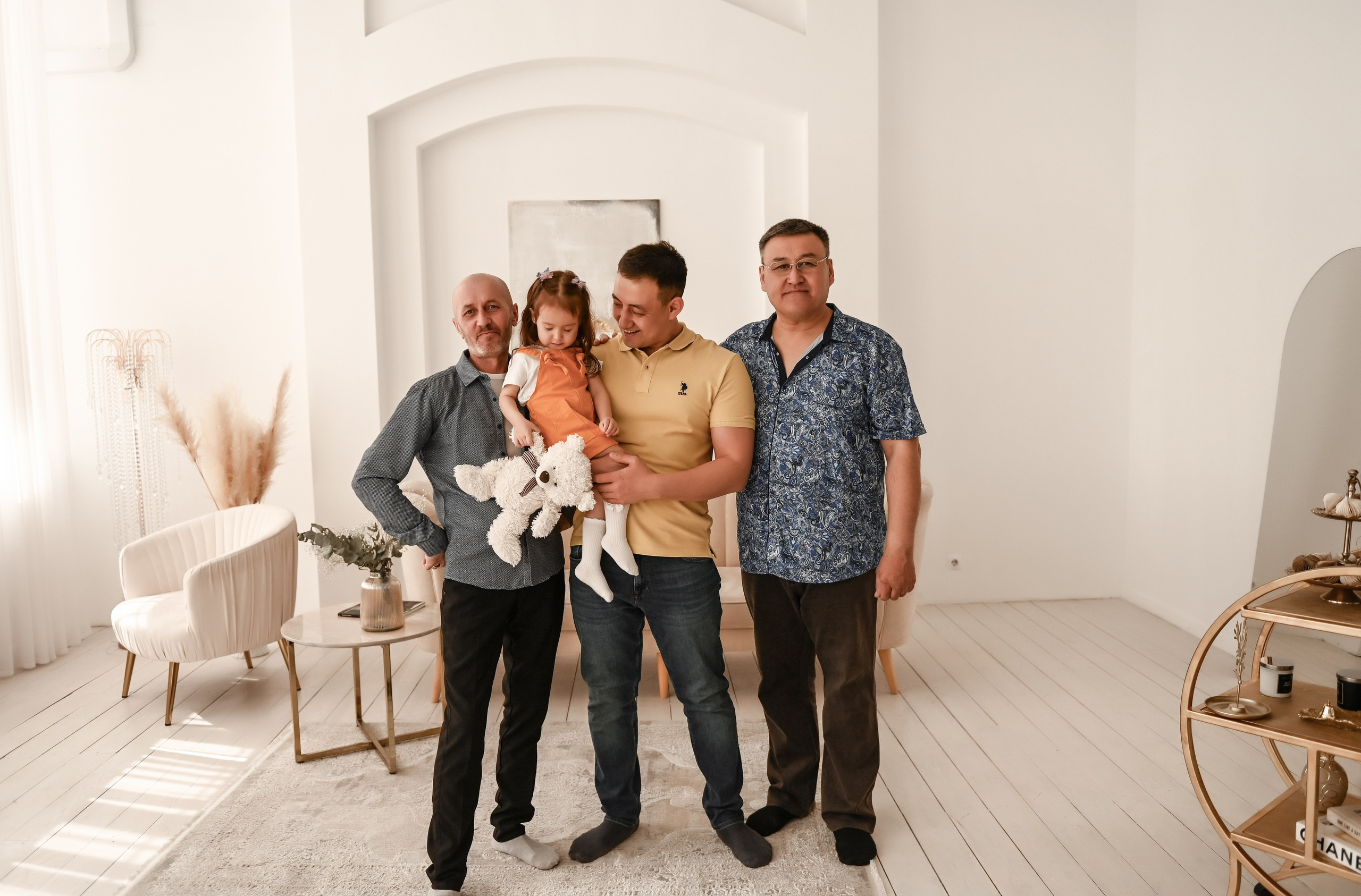 Семейная студийная  фотосессия 2. Свадебный, семейный, детский, контент фотограф в Омске Максим Ильин