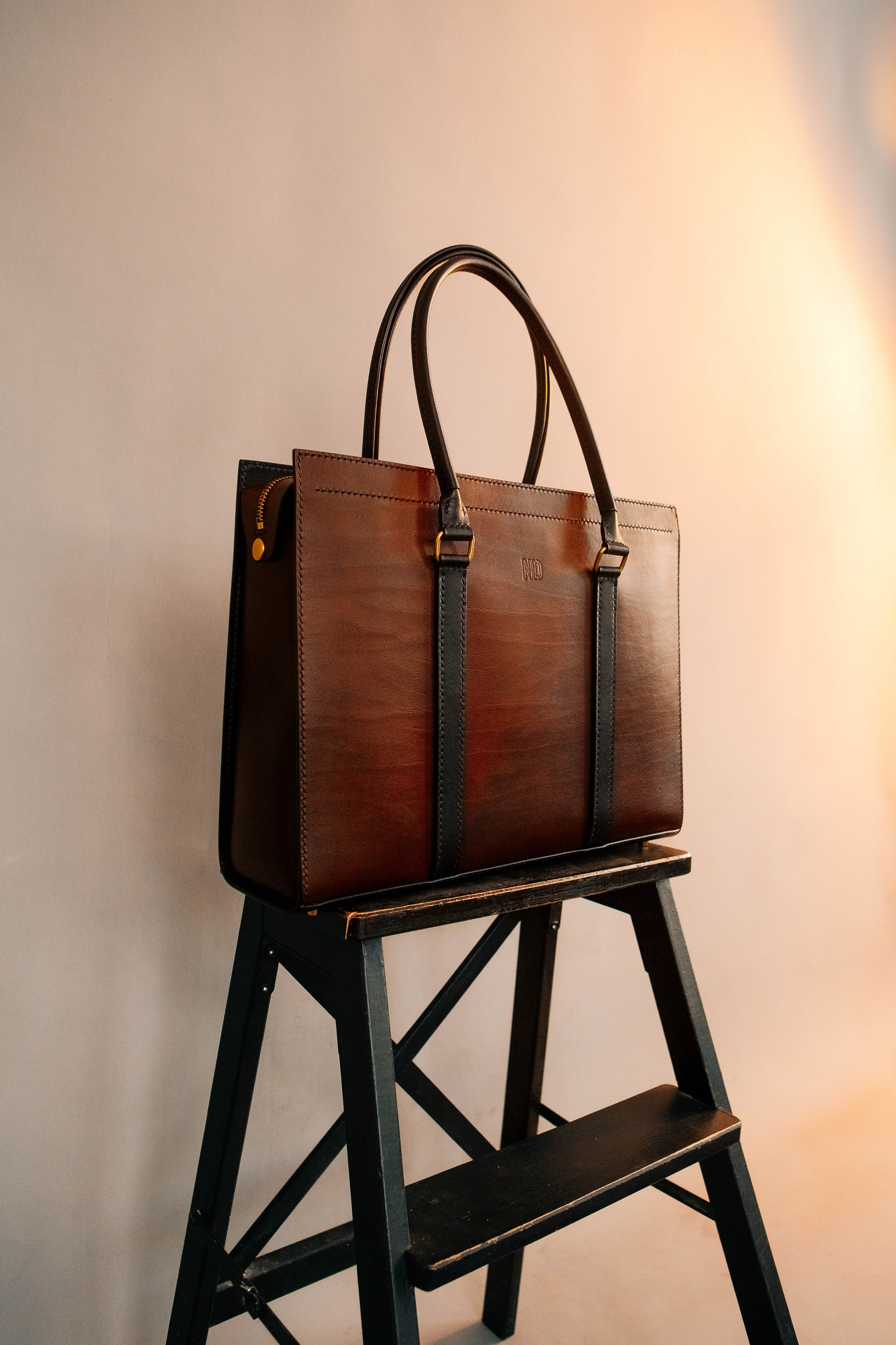 Анна Гречаная и изделие Дана Настаса 💼. Фотограф Ольга Крукле