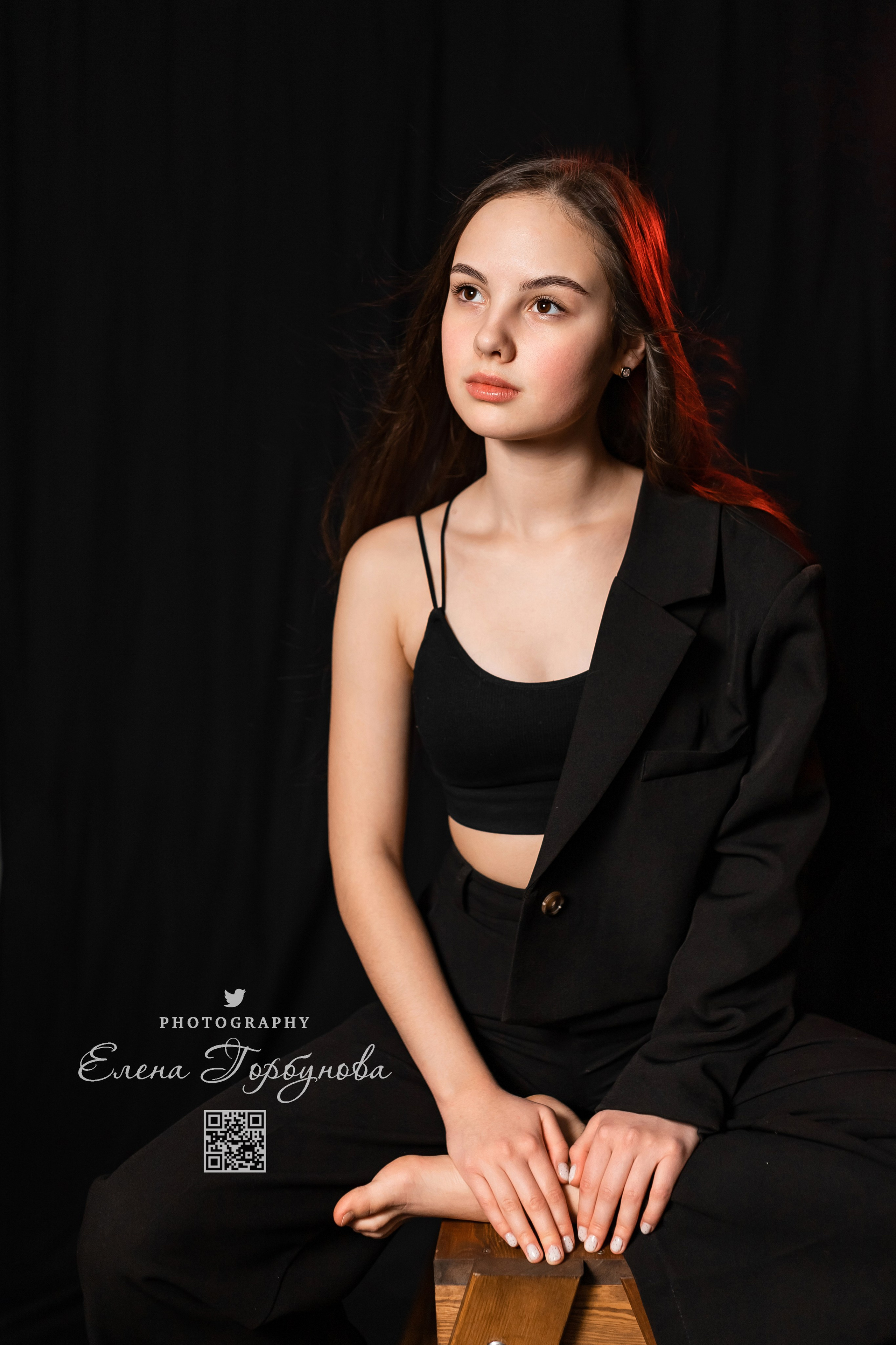 Моя студия. Полина и стул. Январь 2024. Фотограф Пермь. Свадьбы. Семья и дети, школа, д. сад. Фотокниги