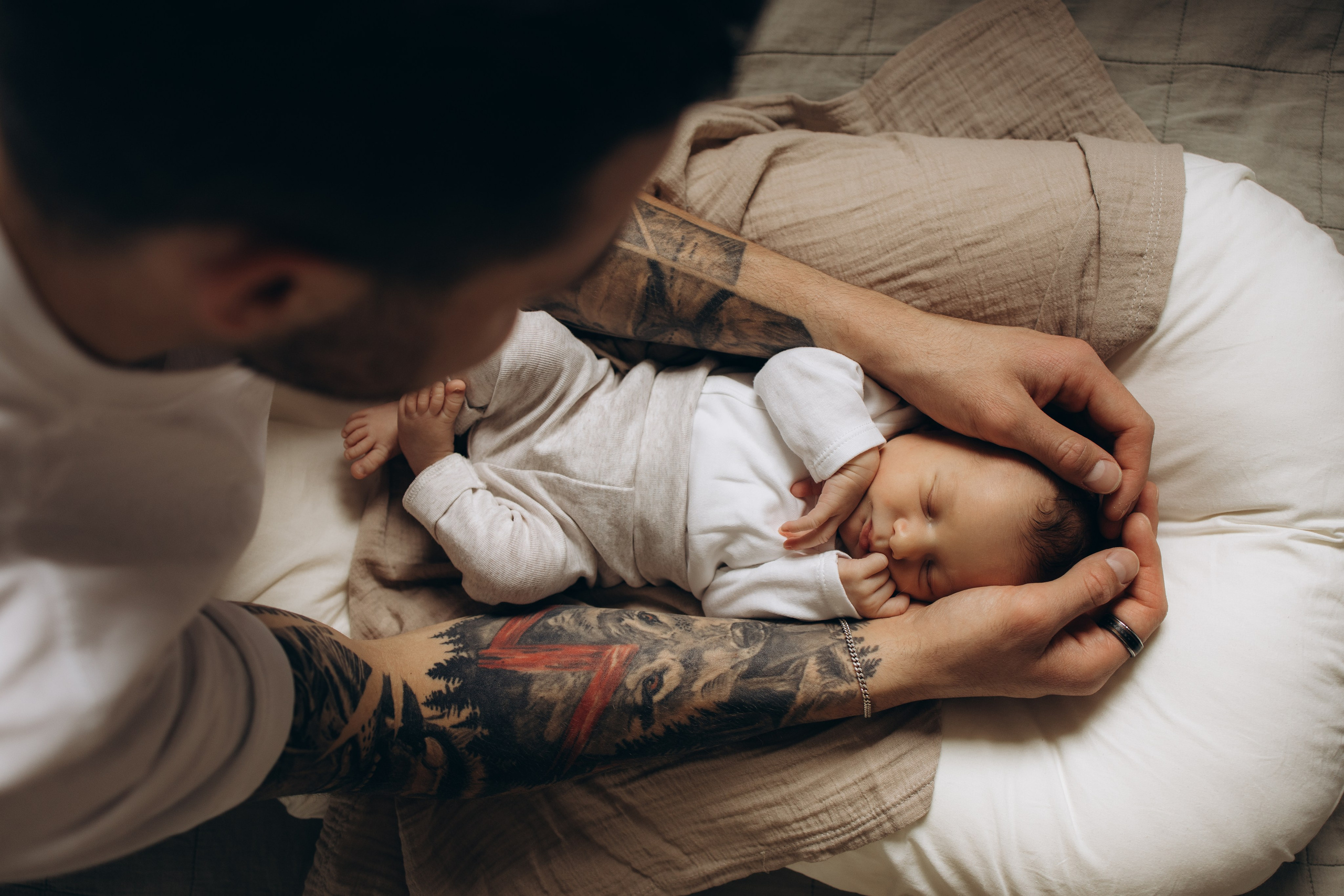Newborn-Shooting zu Hause. Fotografin in Erlangen, Nürnberg und Umgebung