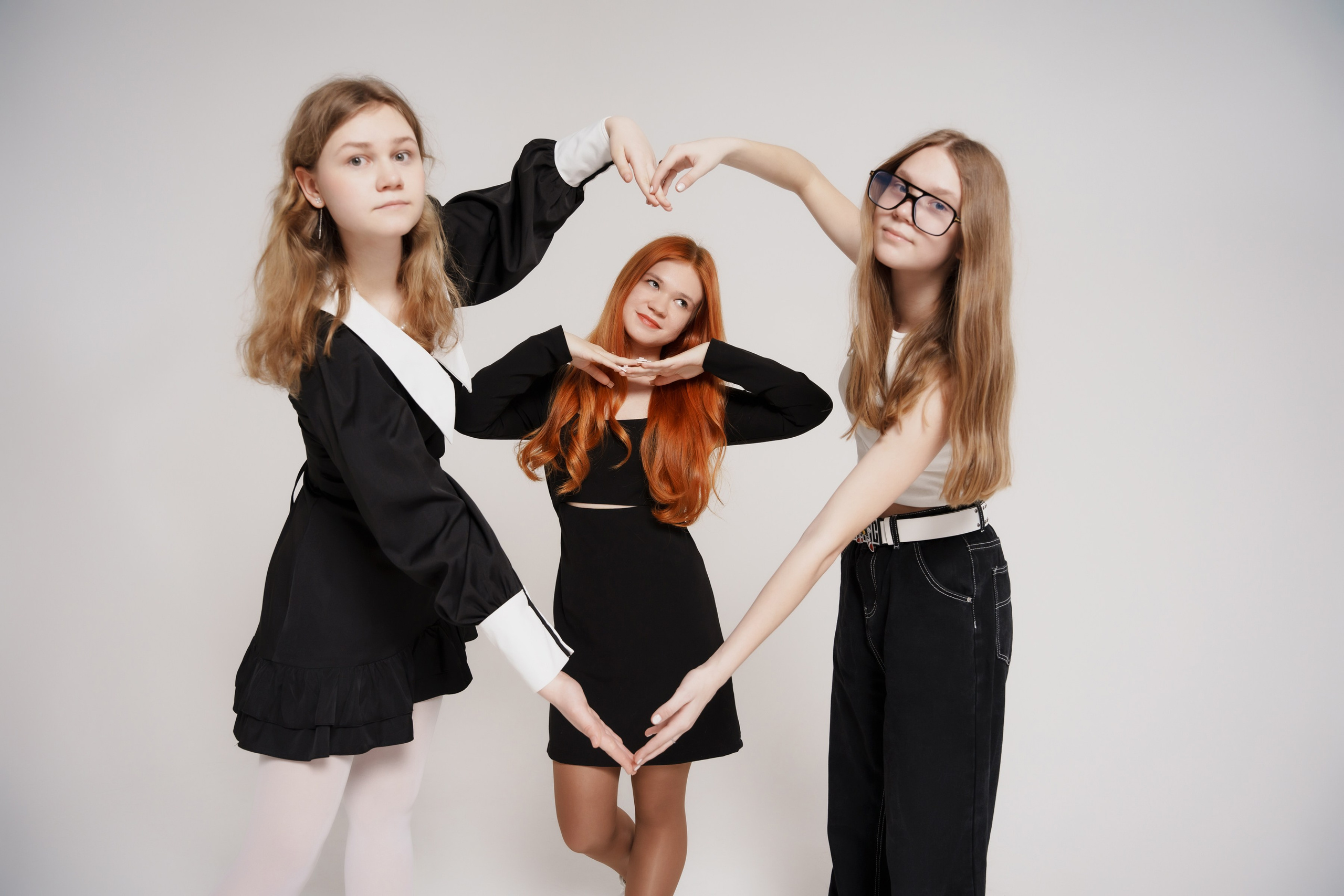 Групповые на белой циклораме. ВЫПУСКНЫЕ АЛЬБОМЫ, Школьный фотограф, семейный и свадебный в Саратове и области Ольга Плаксина