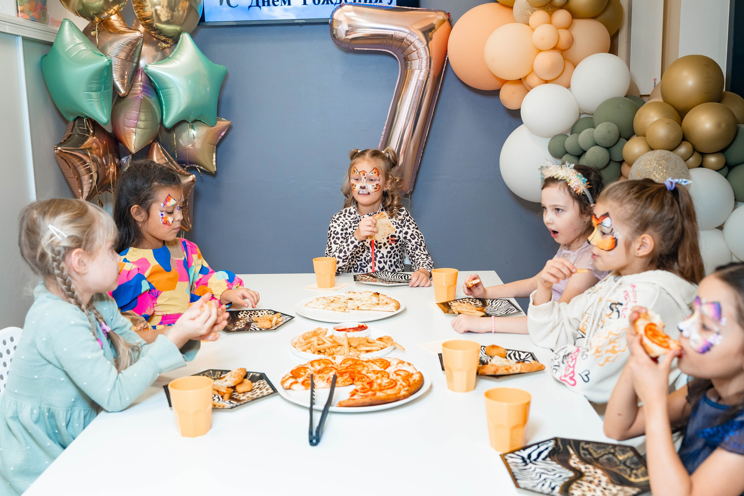 День Рождения Лауры в TiDi-клуб. Фотограф Никита Комаров