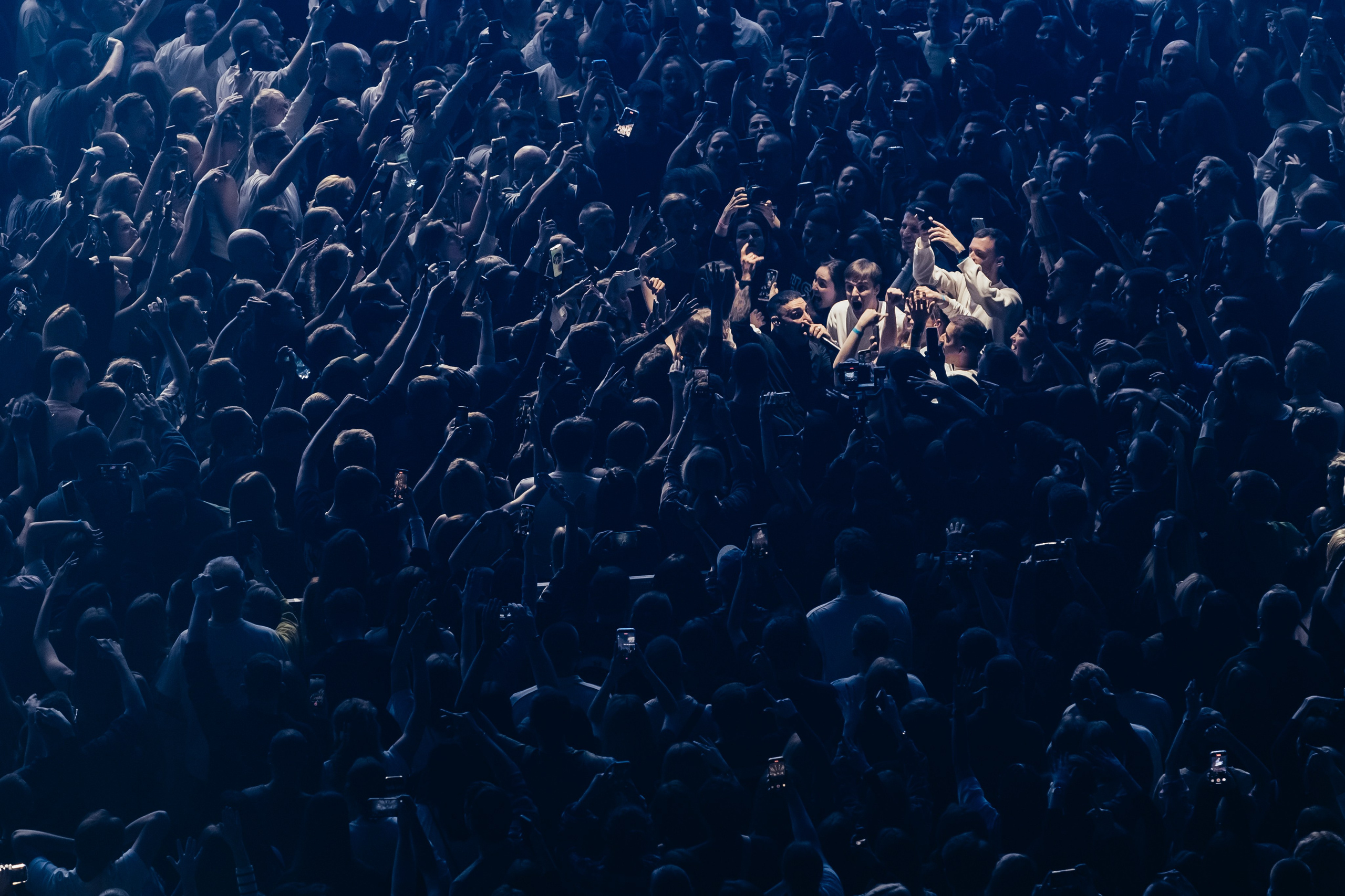 Концерт L’ONE с хором и симфоническим оркестром в Live Арене 19 октября 2025. Репортажный, event, концертный и backstage фотограф из Москвы Виталий Кривцов