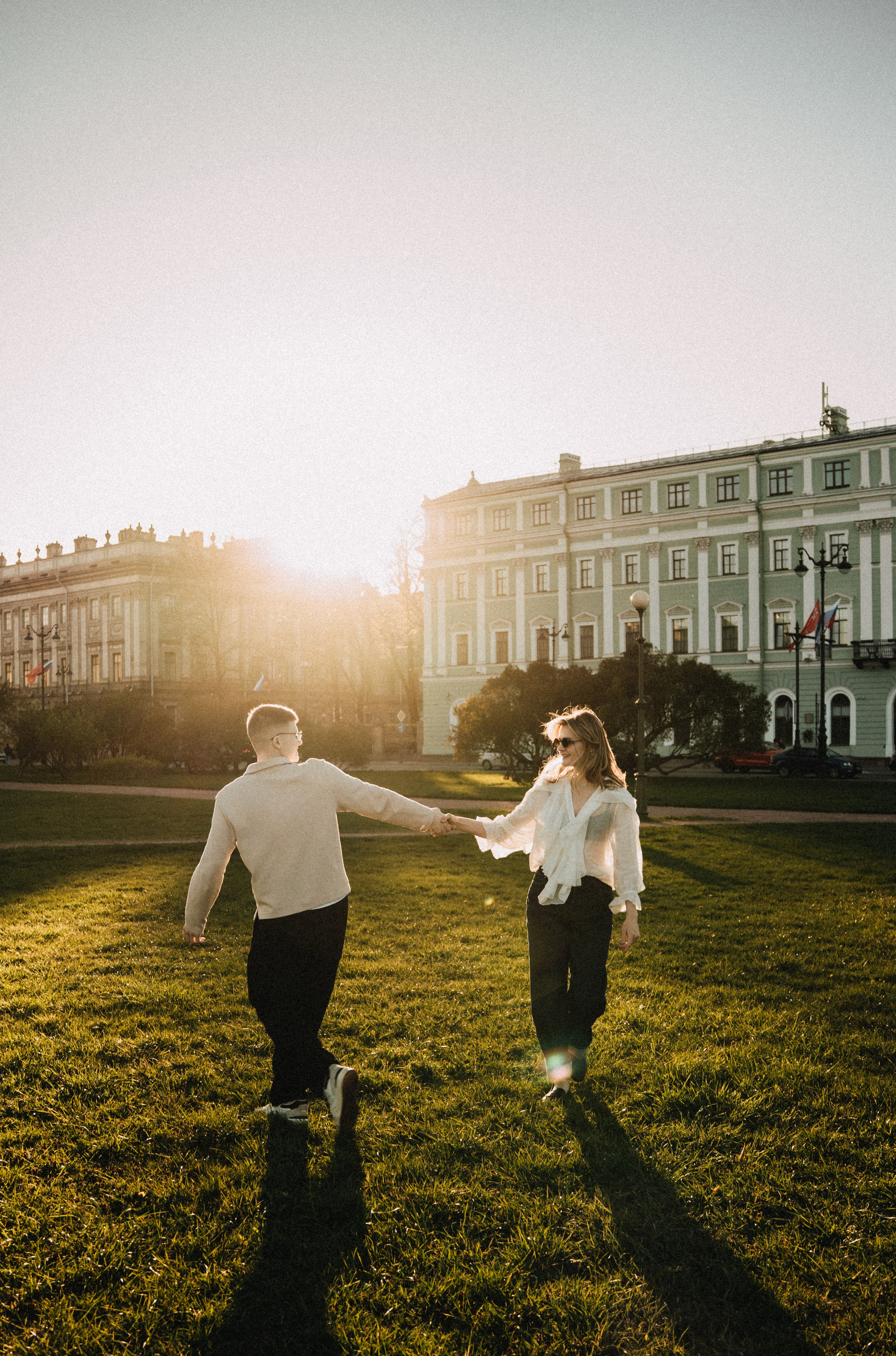 Парная фотосессия в Санкт-Петербурге. Фотосессия лавстори СПб. Федосова Елизавета - свадебный фотограф СПб. Фотосессия в Питере с собакой. Марсово поле. Зимняя канавка. Фотосессия у Невы.