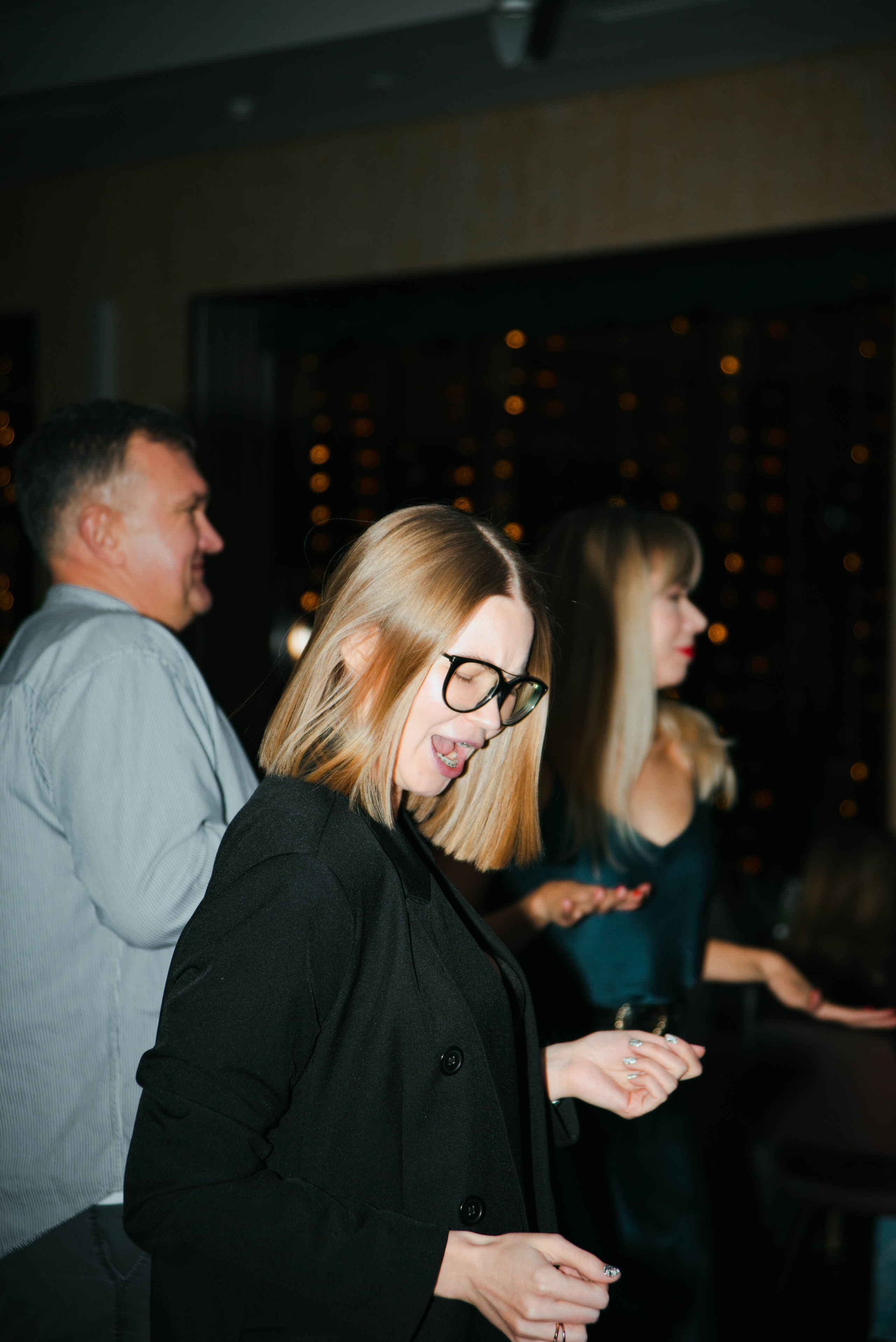 Праздник в стенах клубного пространства «Своя Среда». Ксения Glossa. Портретный и репортажный фотограф в Самаре