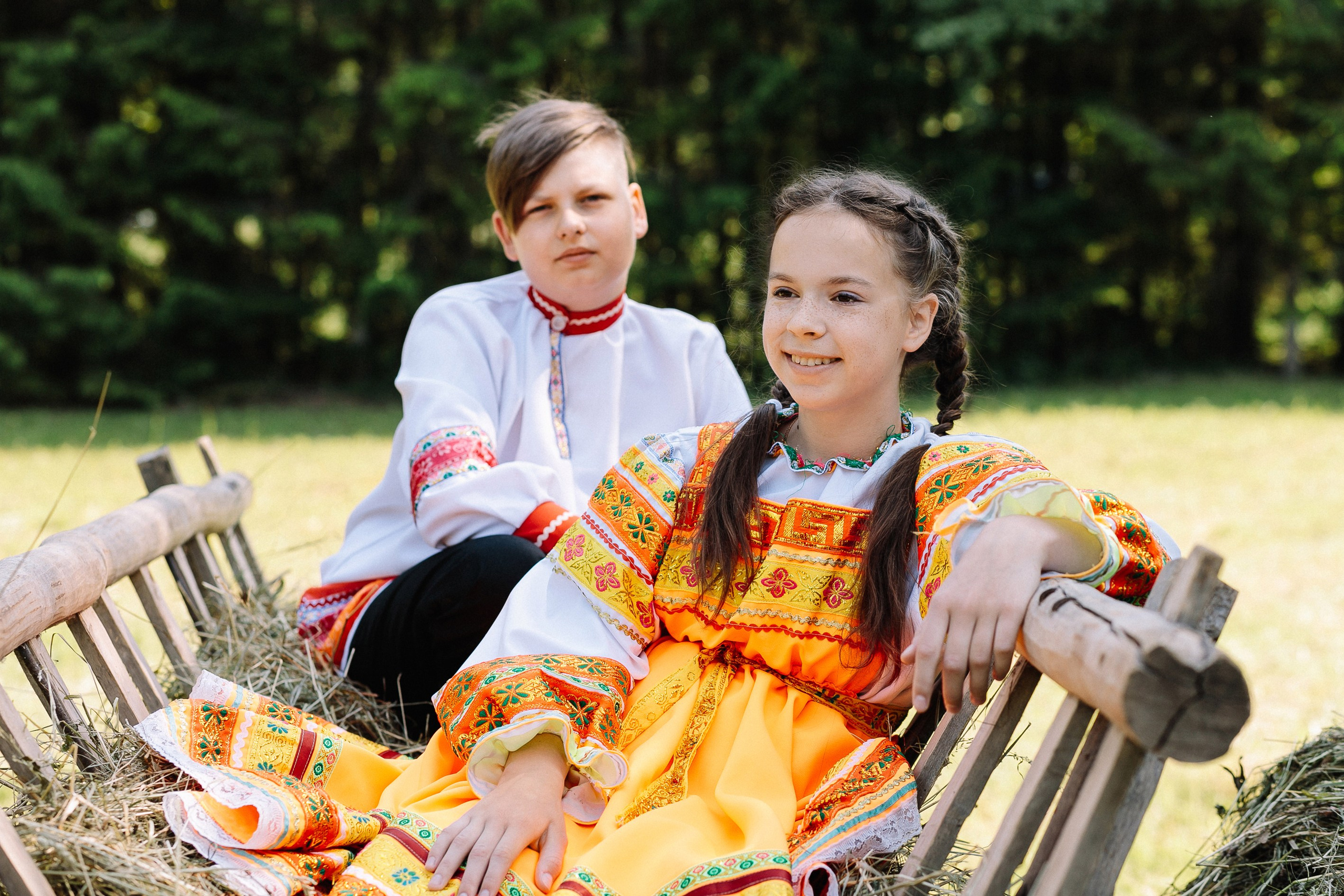 Детская фотосессия в русском стиле на природе