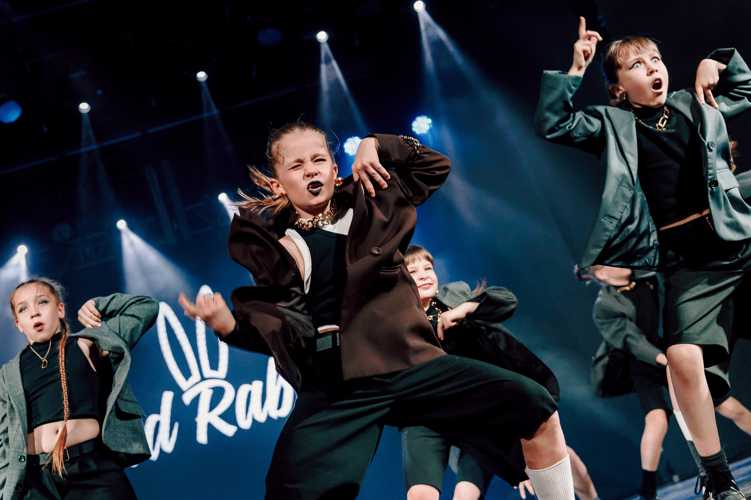 Отчётный концерт танцевальной школы «Red Rabbits» 2025. Лёшка Варзегов — фотограф