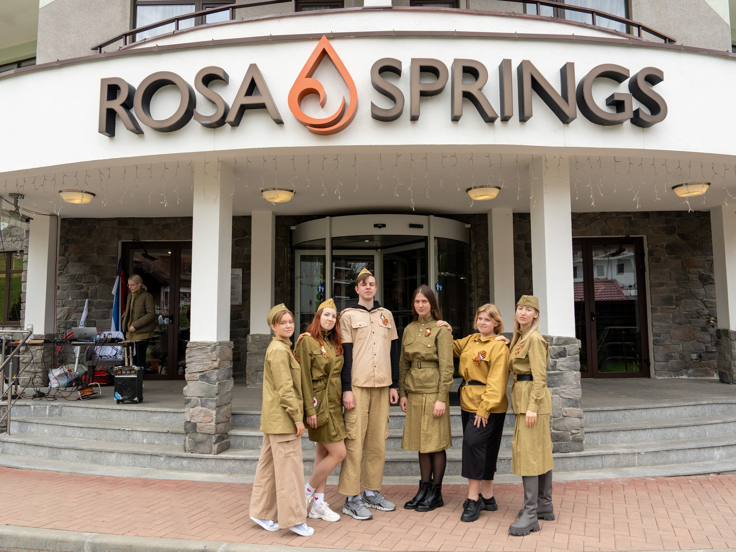 Шествие бессмертного полка 9 мая 2024 Rosa Springs. Репортажный фотограф в Красной Поляне и Сочи Павлюченко Екатерина