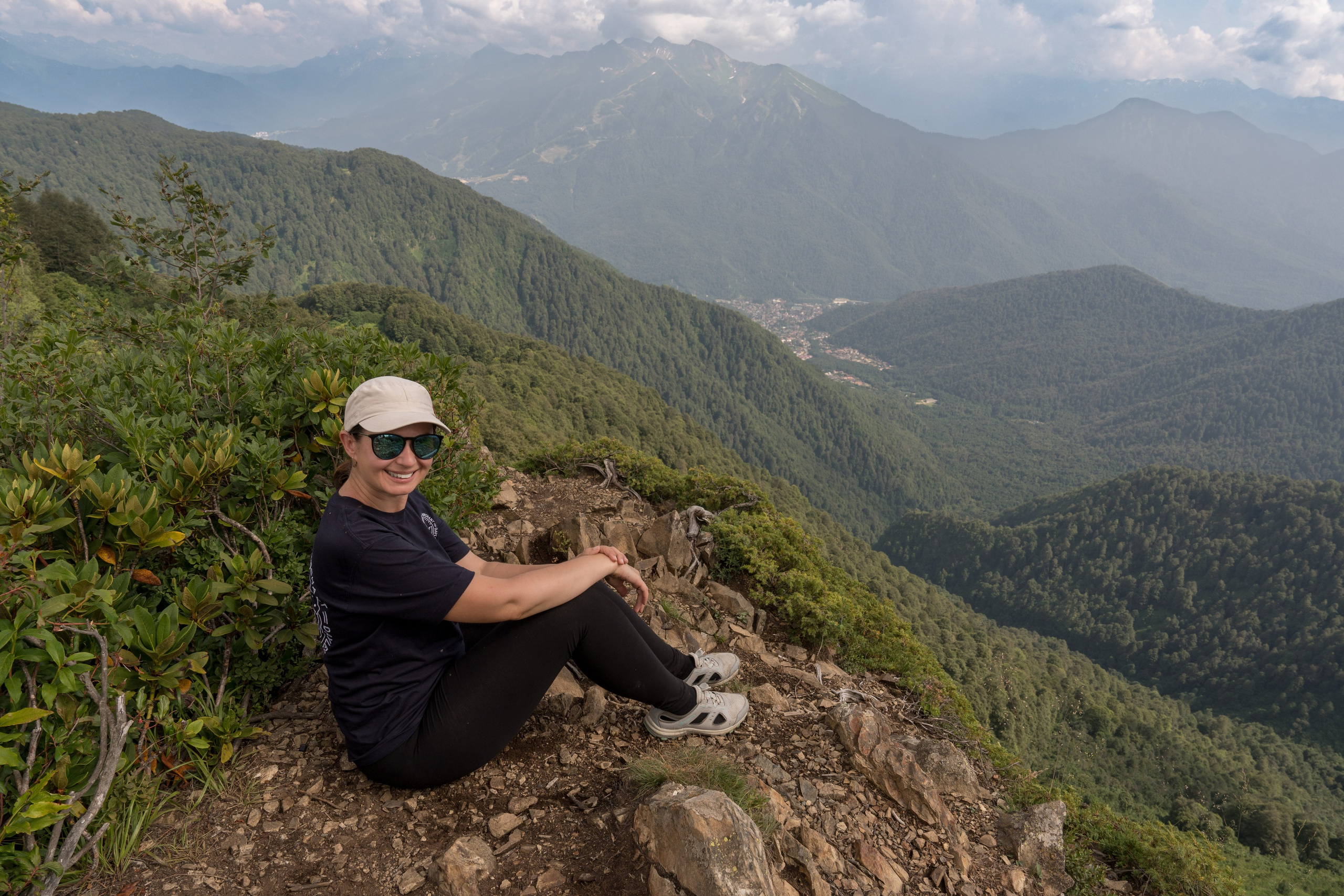 MICE мероприятие для компании «Доставка морем»: хайкинг к Ачипсинским водопадам. Репортажный фотограф в Красной Поляне и Сочи Павлюченко Екатерина