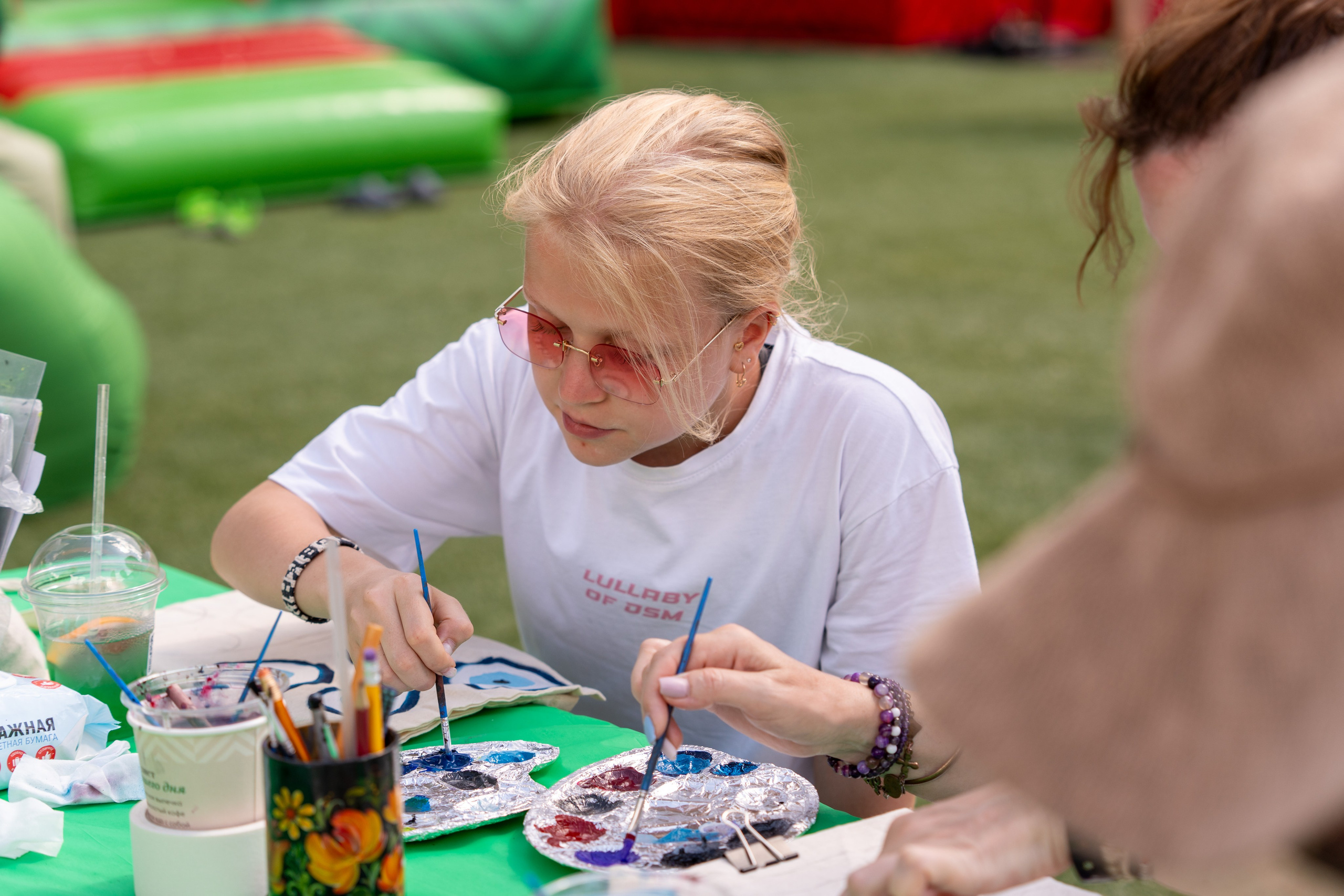 Фотоотчет партнеской интеграции для сети «Пятерочка» на фестивале «Grounded». Репортажный фотограф в Красной Поляне и Сочи Павлюченко Екатерина