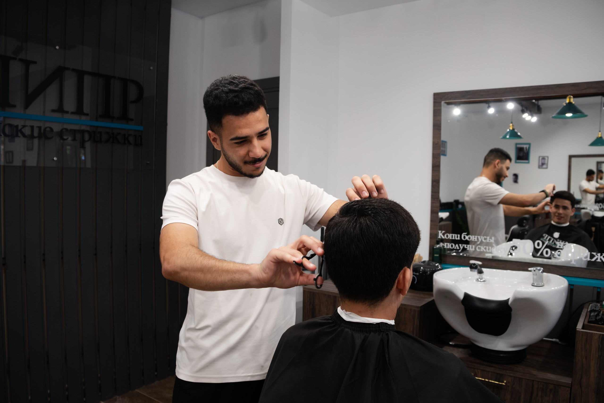 Съемка для барбершопа. Фотограф на камеру и мобильная съемка в Казани Лидия