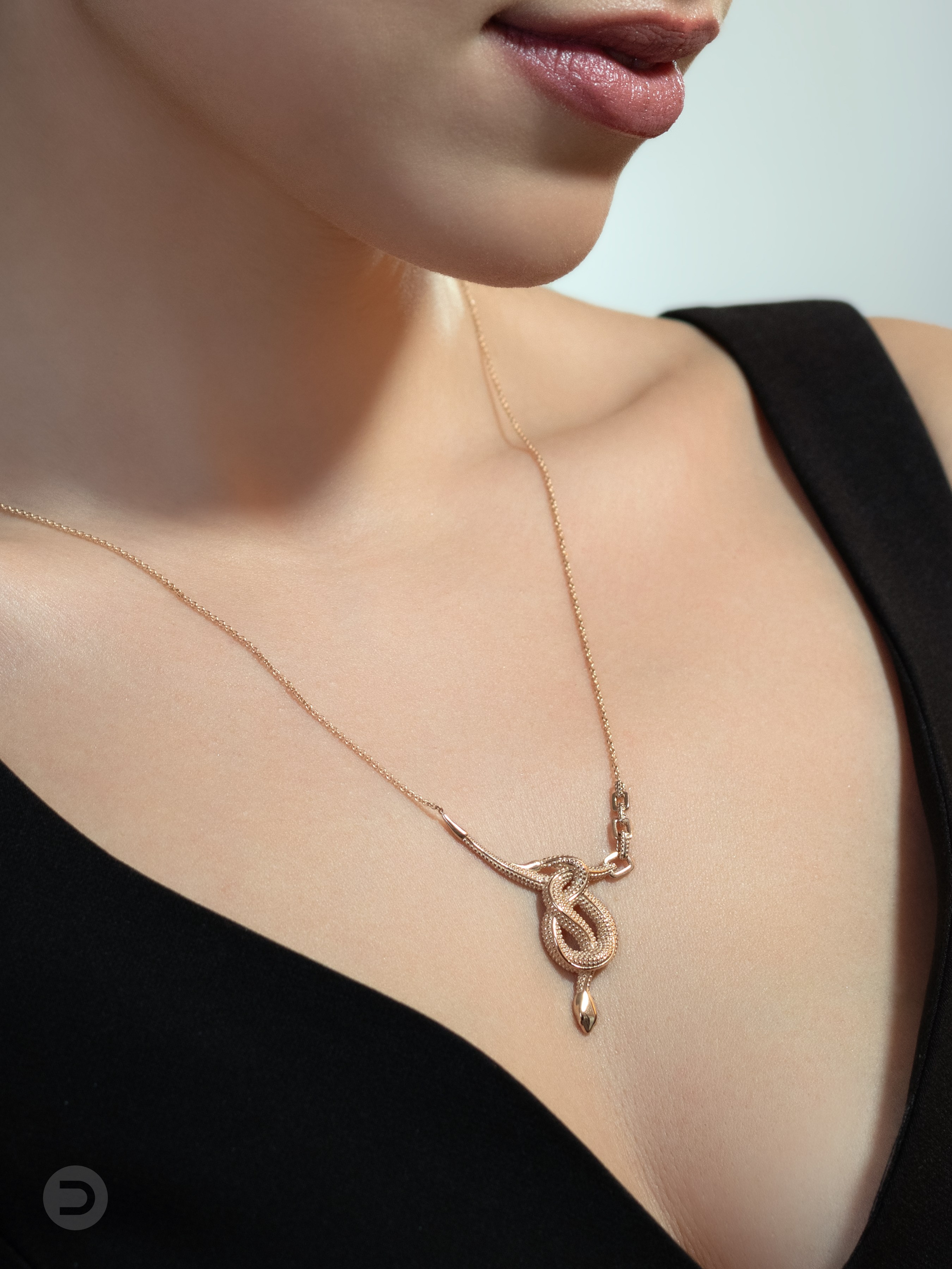 Ювелирные украшения на моделях. Фотограф ювелирных украшений в Санкт-Петербурге Воробьева Мария