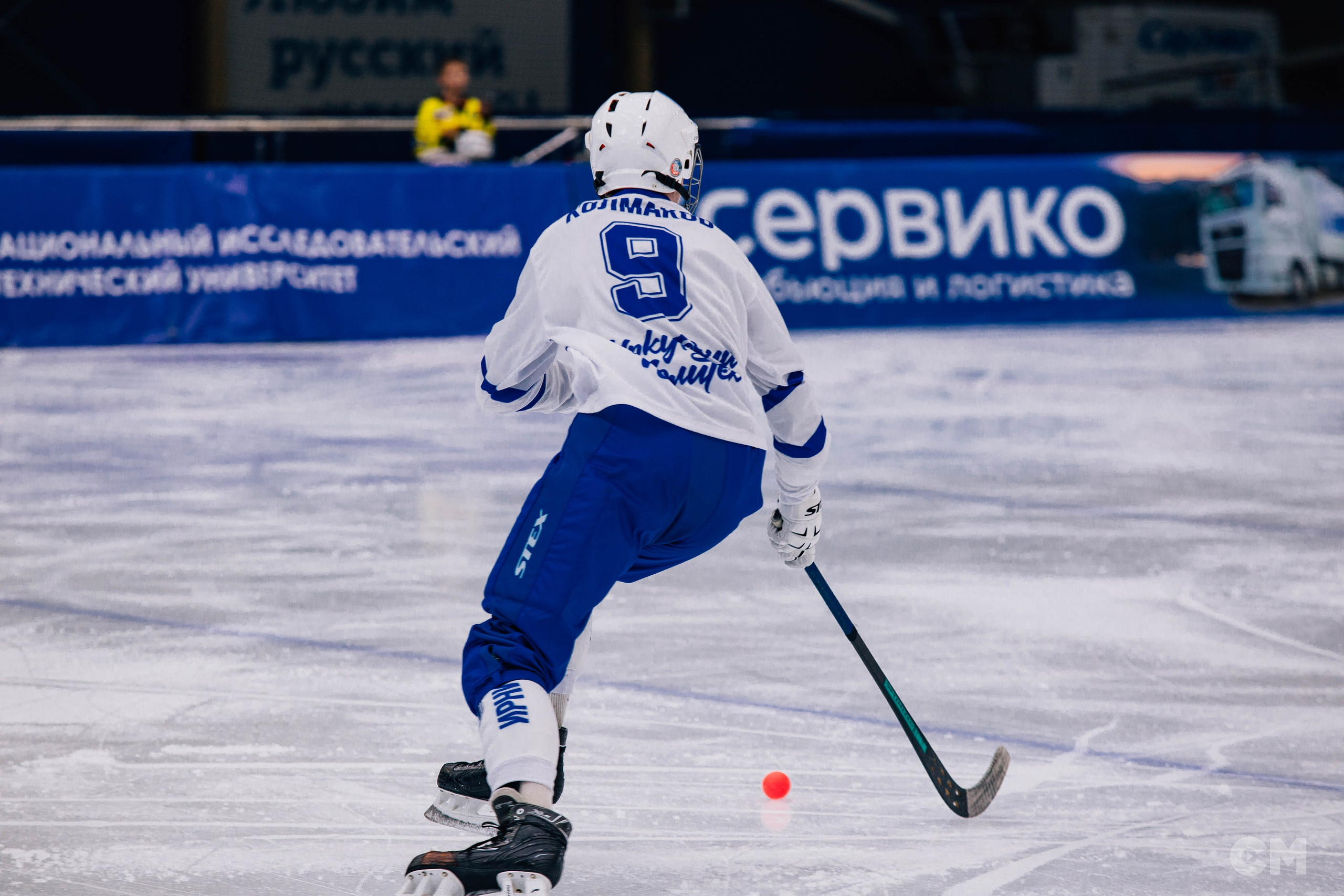 Чемпионат Студенческой спортивной лиги. Ковалёв хоккея с мячом. Репортажный фотограф в Иркутске — Ярослав Ковалёв