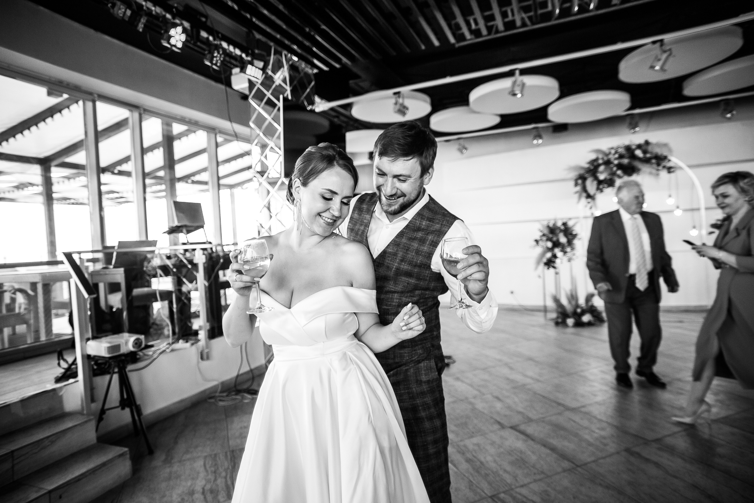 Дарья и Михаил — банкет в ресторане O2. Свадебный фотограф в Оренбурге Илья Володьков