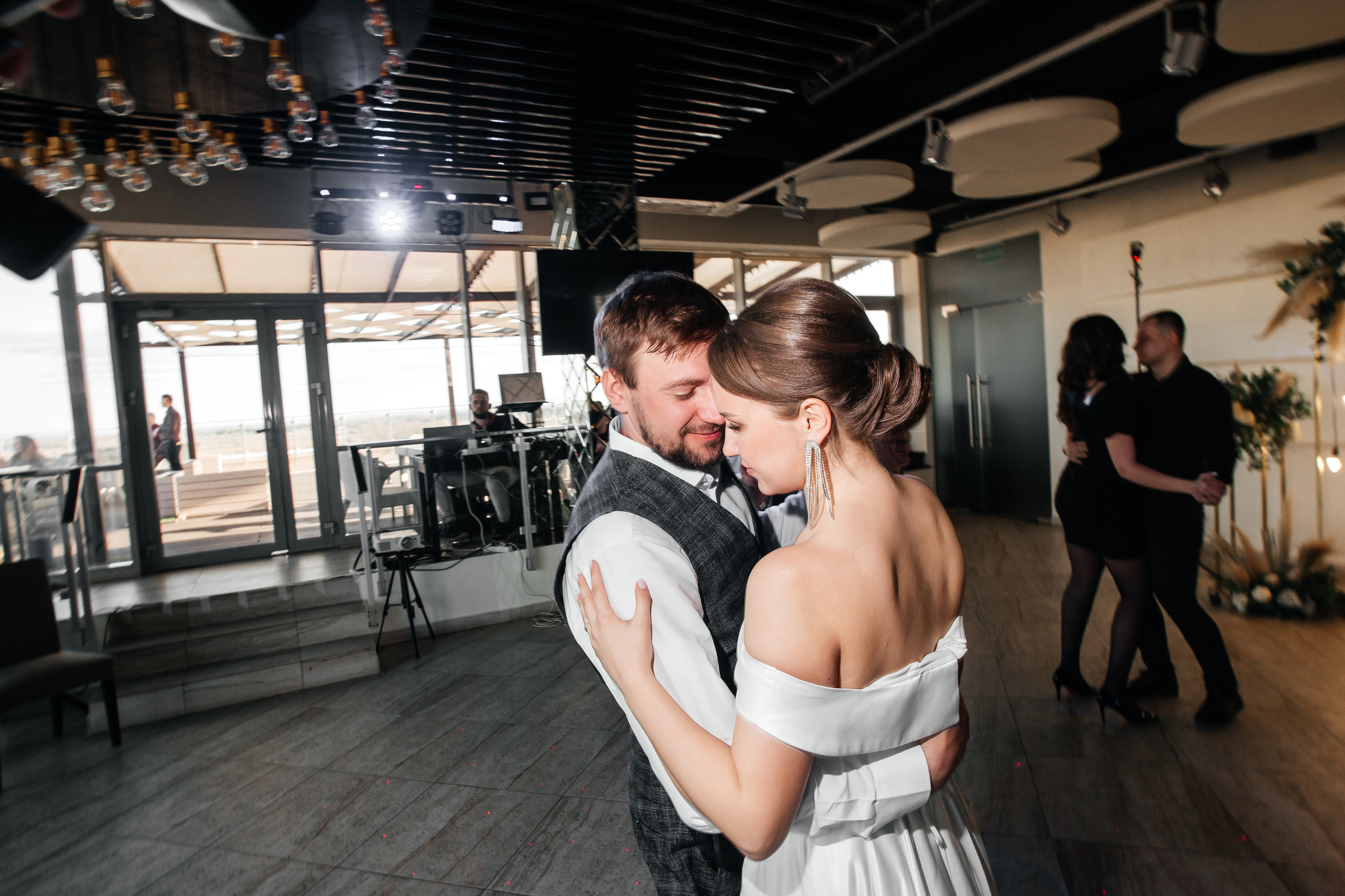 Дарья и Михаил — банкет в ресторане O2. Свадебный фотограф в Оренбурге Илья Володьков