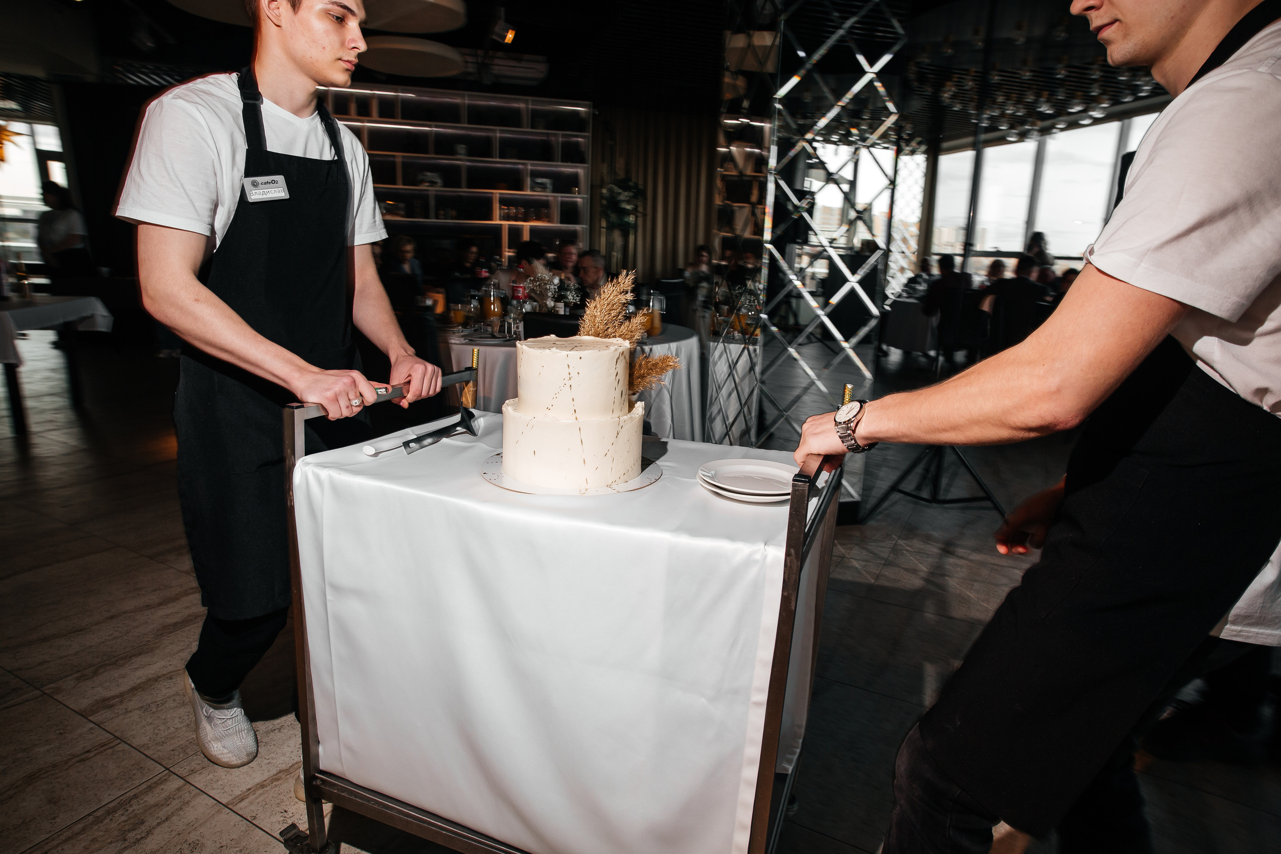 Дарья и Михаил — банкет в ресторане O2. Свадебный фотограф в Оренбурге Илья Володьков