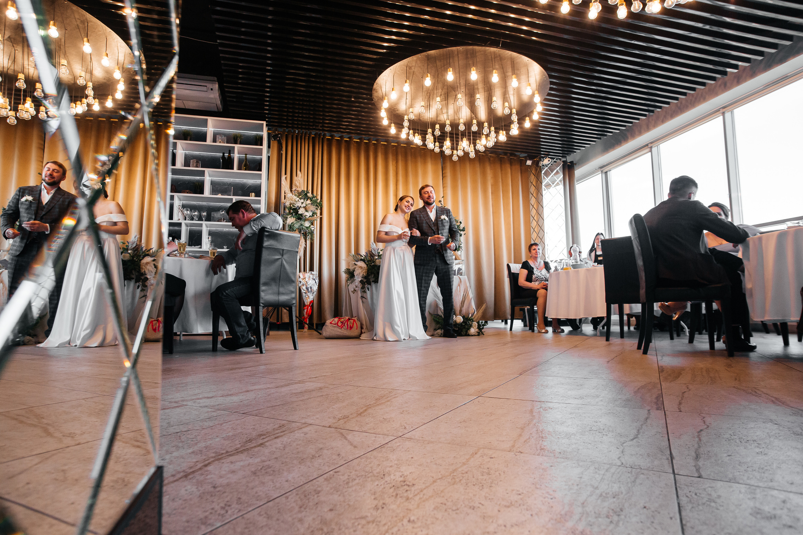 Дарья и Михаил — банкет в ресторане O2. Свадебный фотограф в Оренбурге Илья Володьков