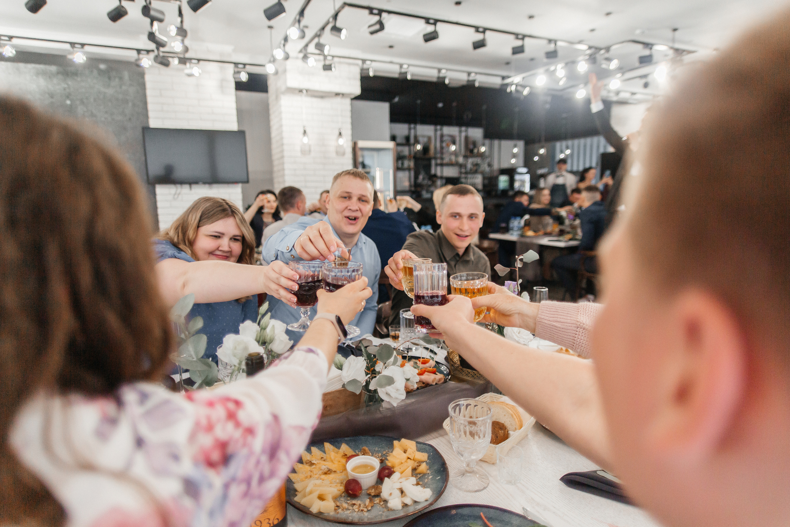 Фёдор и Джума — студия и банкет в «Хорошем месте». Свадебный фотограф в Оренбурге Илья Володьков