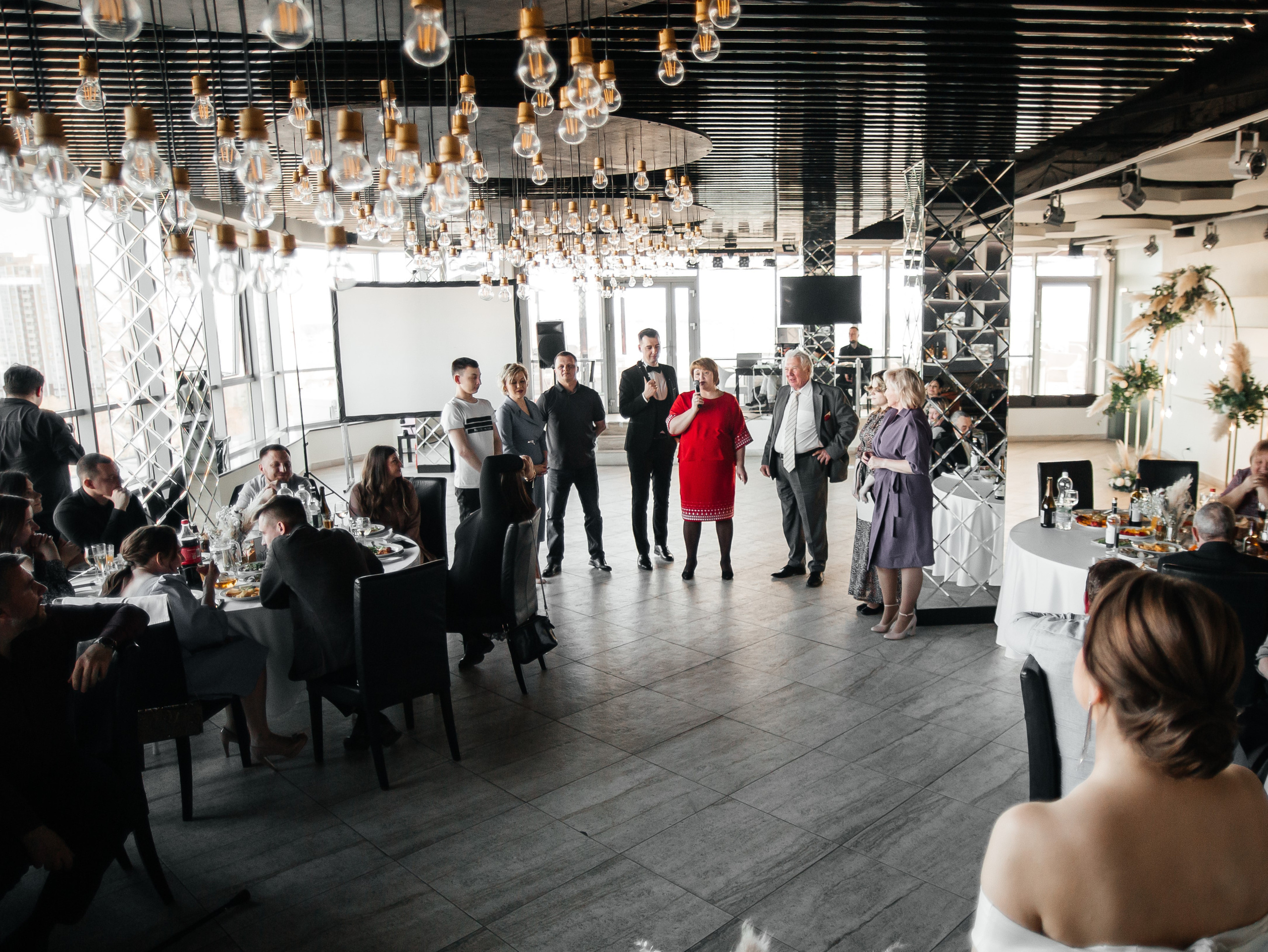 Дарья и Михаил — банкет в ресторане O2. Свадебный фотограф в Оренбурге Илья Володьков