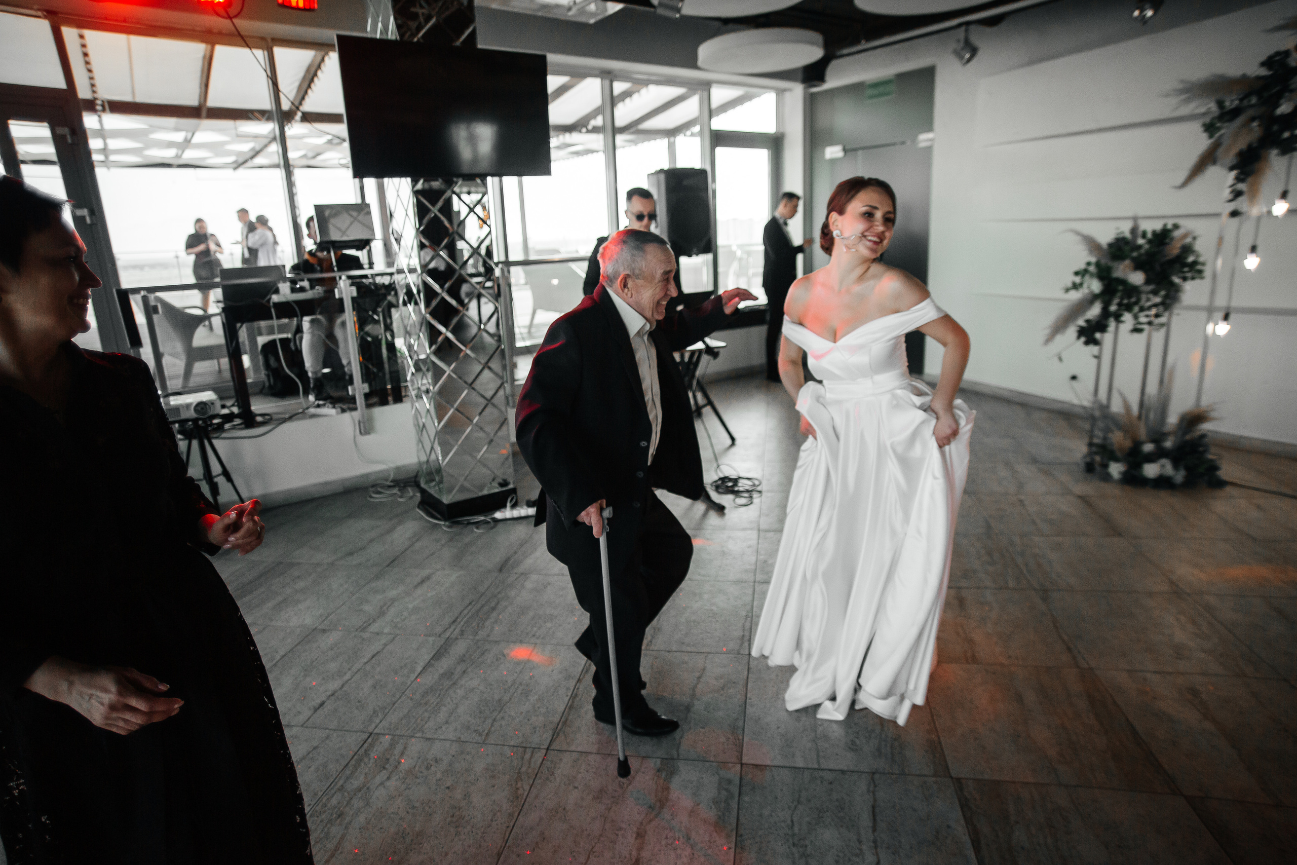 Дарья и Михаил — банкет в ресторане O2. Свадебный фотограф в Оренбурге Илья Володьков