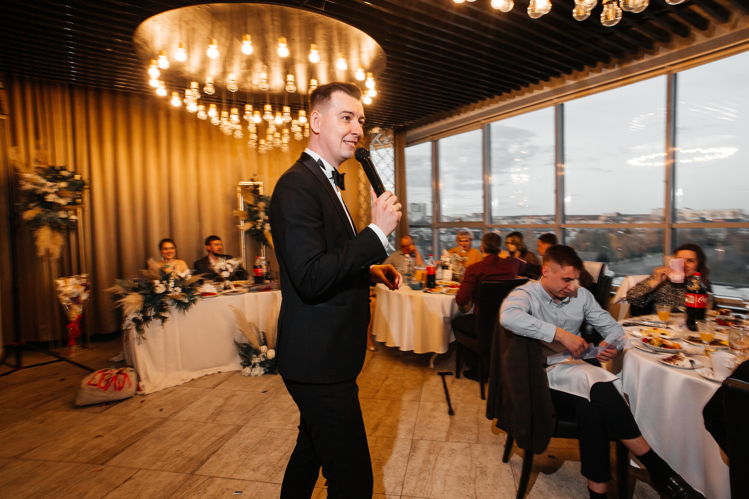 Дарья и Михаил — банкет в ресторане O2. Свадебный фотограф в Оренбурге Илья Володьков