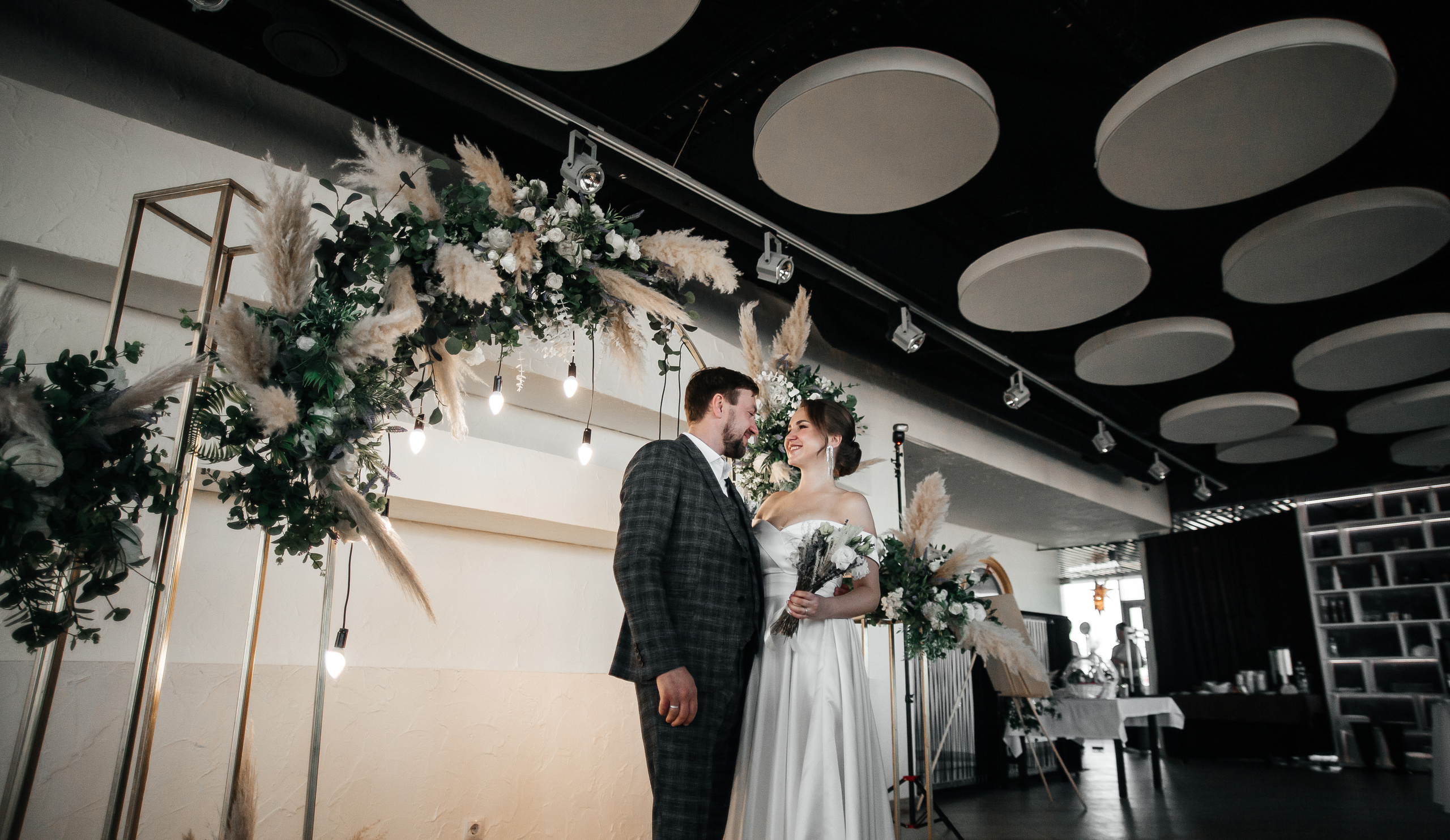 Дарья и Михаил — банкет в ресторане O2. Свадебный фотограф в Оренбурге Илья Володьков