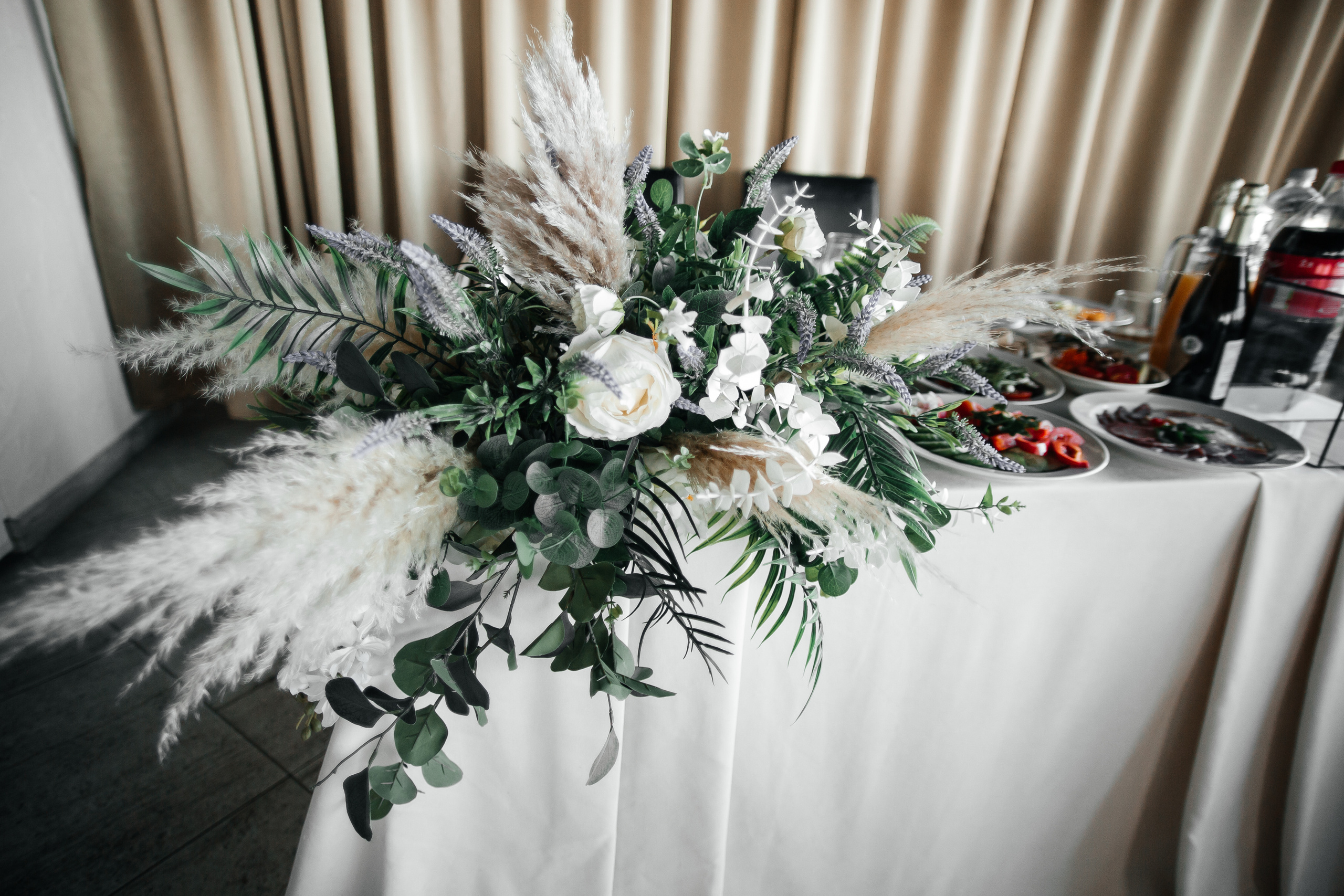 Дарья и Михаил — банкет в ресторане O2. Свадебный фотограф в Оренбурге Илья Володьков