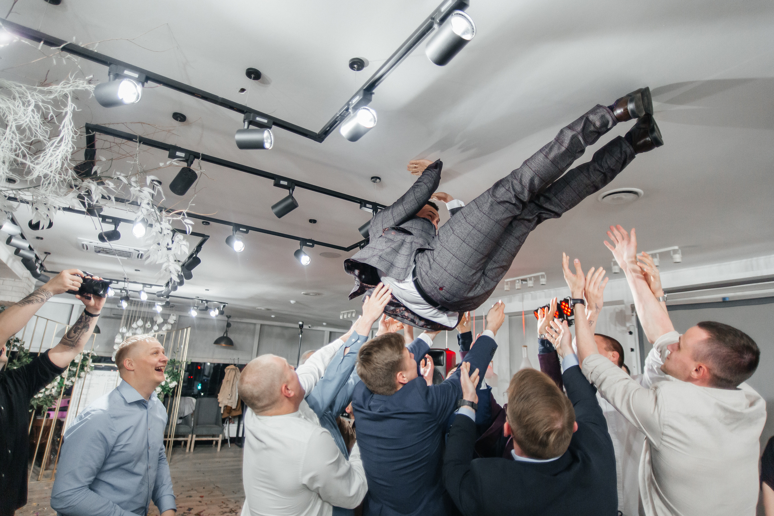 Фёдор и Джума — студия и банкет в «Хорошем месте». Свадебный фотограф в Оренбурге Илья Володьков