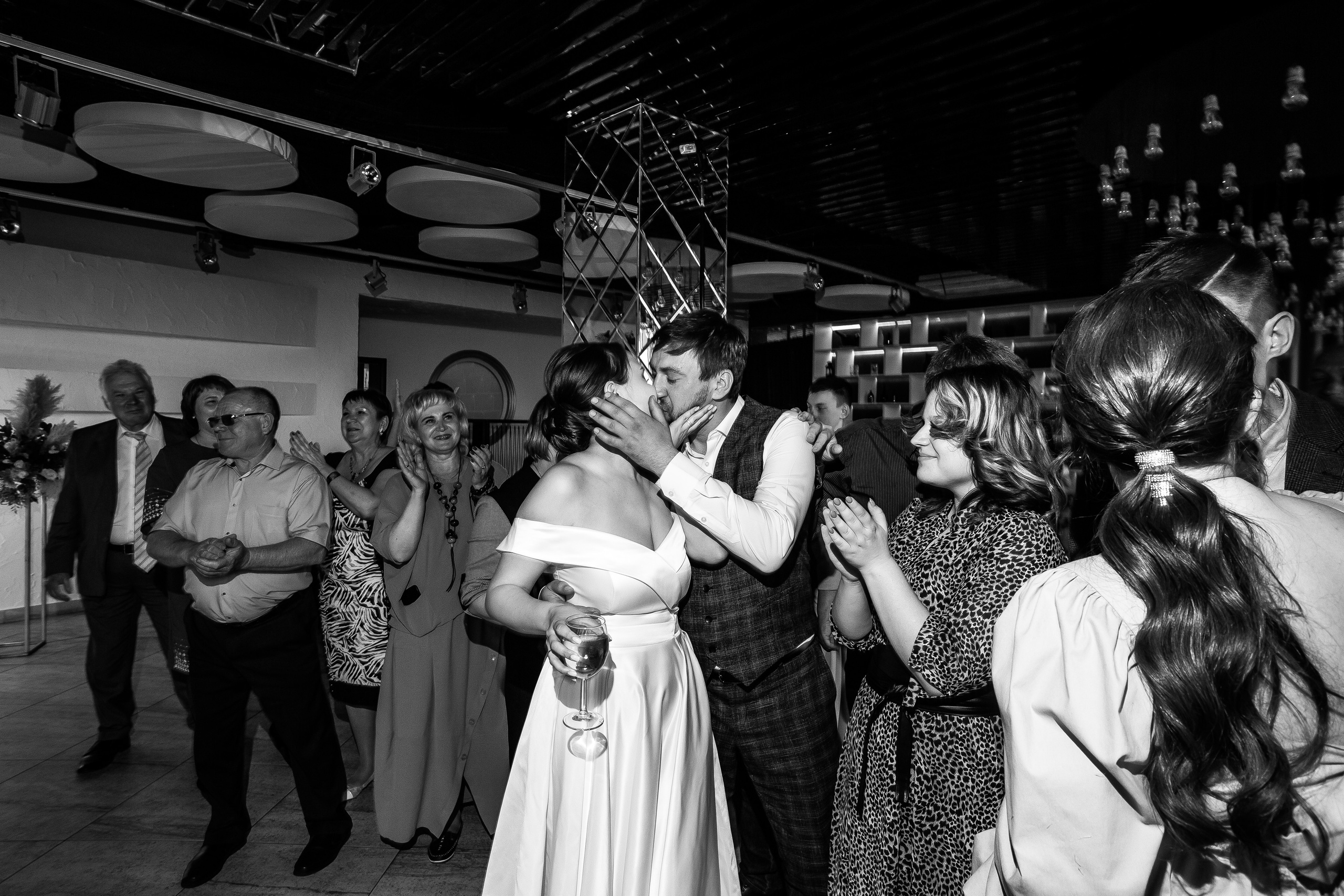 Дарья и Михаил — банкет в ресторане O2. Свадебный фотограф в Оренбурге Илья Володьков