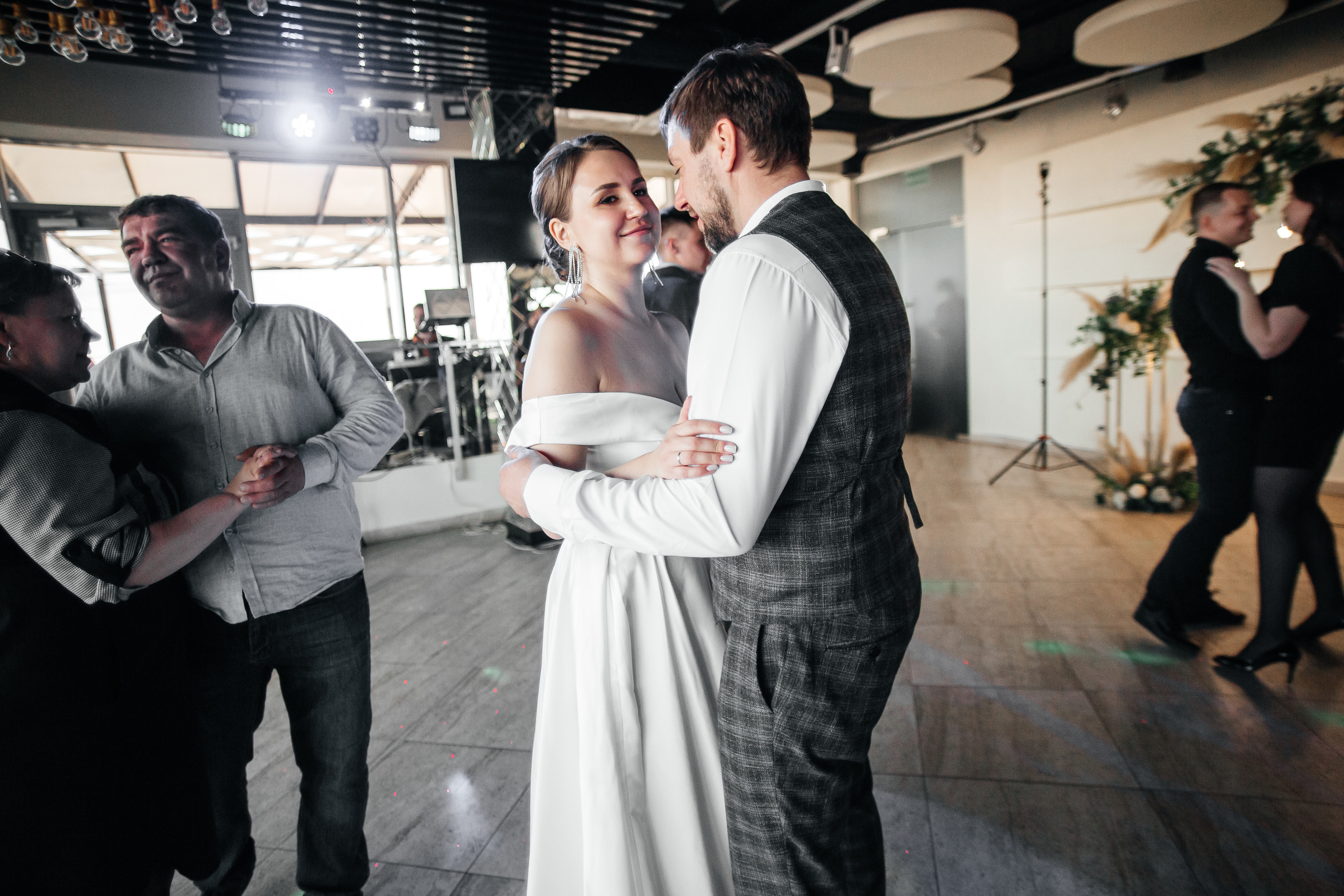 Дарья и Михаил — банкет в ресторане O2. Свадебный фотограф в Оренбурге Илья Володьков