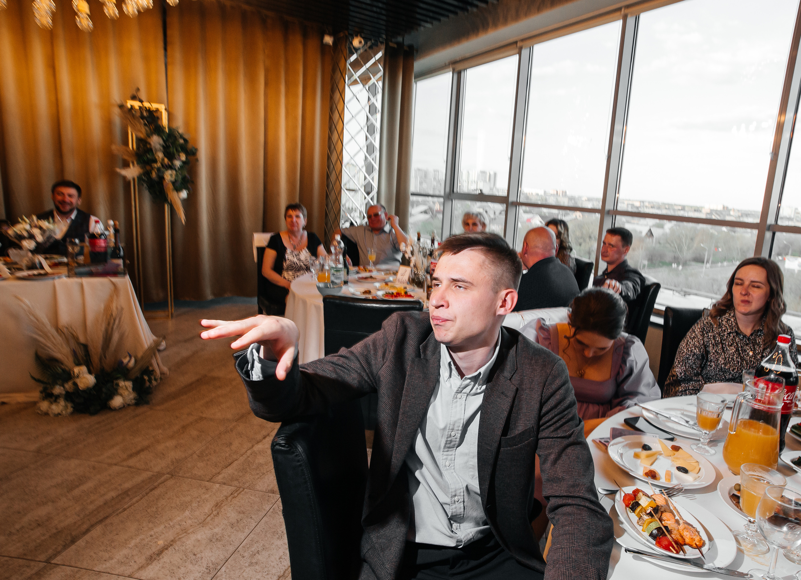 Дарья и Михаил — банкет в ресторане O2. Свадебный фотограф в Оренбурге Илья Володьков