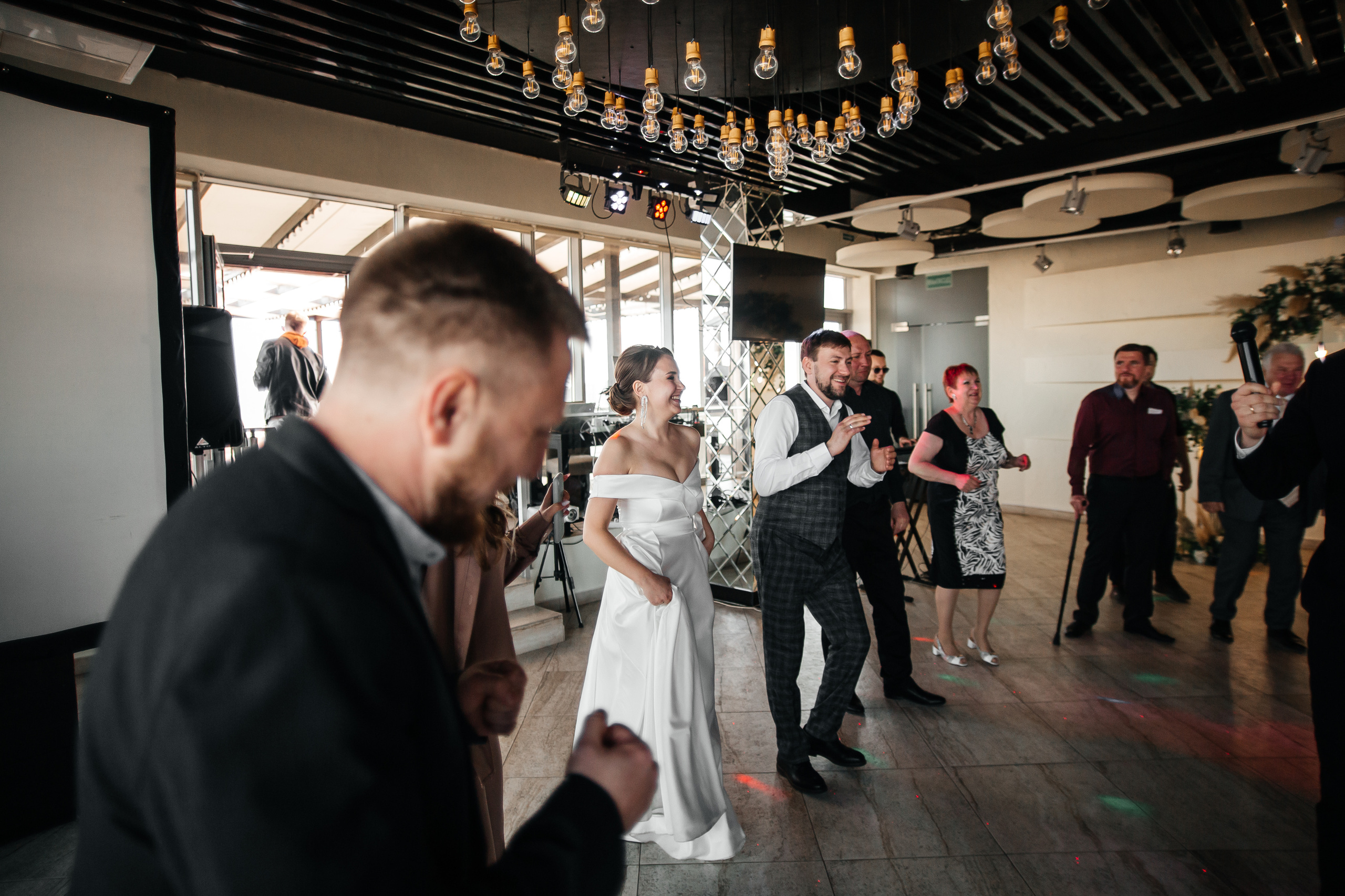 Дарья и Михаил — банкет в ресторане O2. Свадебный фотограф в Оренбурге Илья Володьков