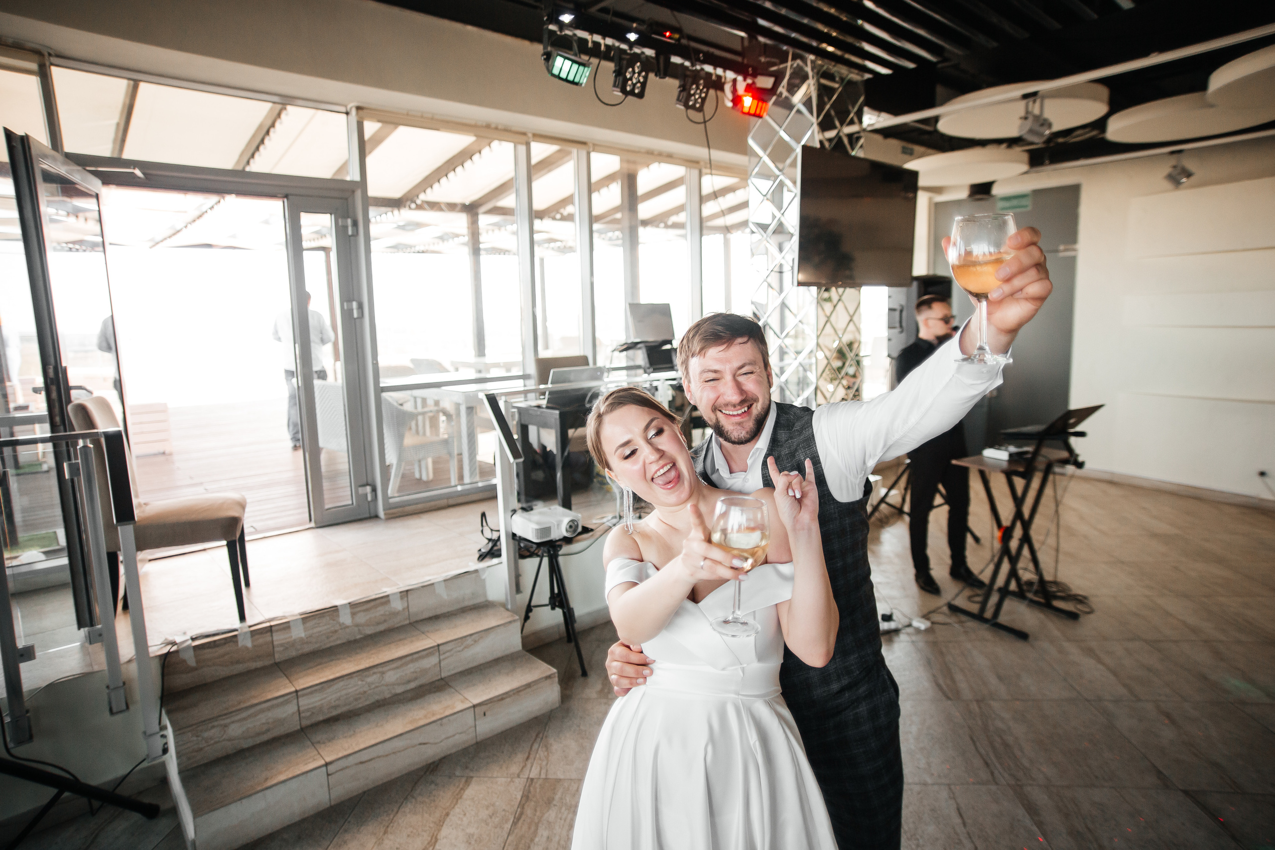 Дарья и Михаил — банкет в ресторане O2. Свадебный фотограф в Оренбурге Илья Володьков