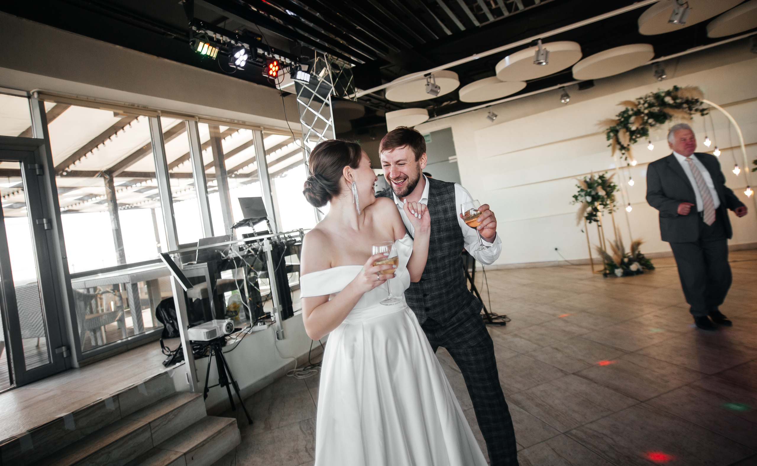 Дарья и Михаил — банкет в ресторане O2. Свадебный фотограф в Оренбурге Илья Володьков