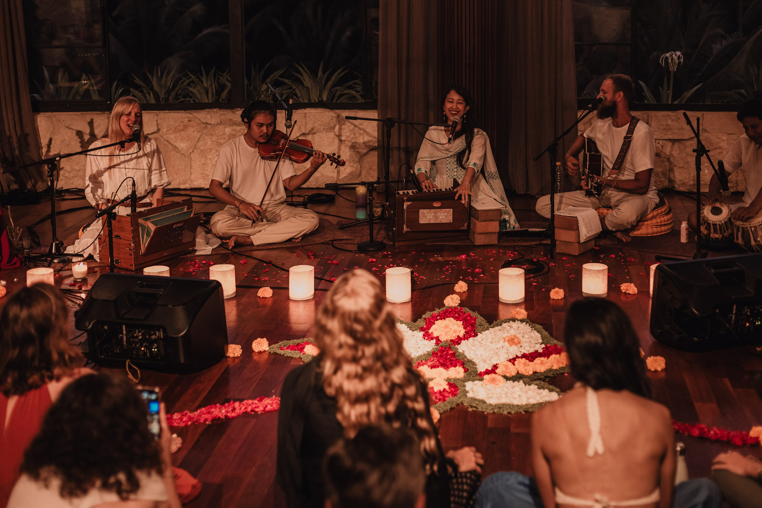 Kirtan at Soulshine nov. Мариам Багдасарян