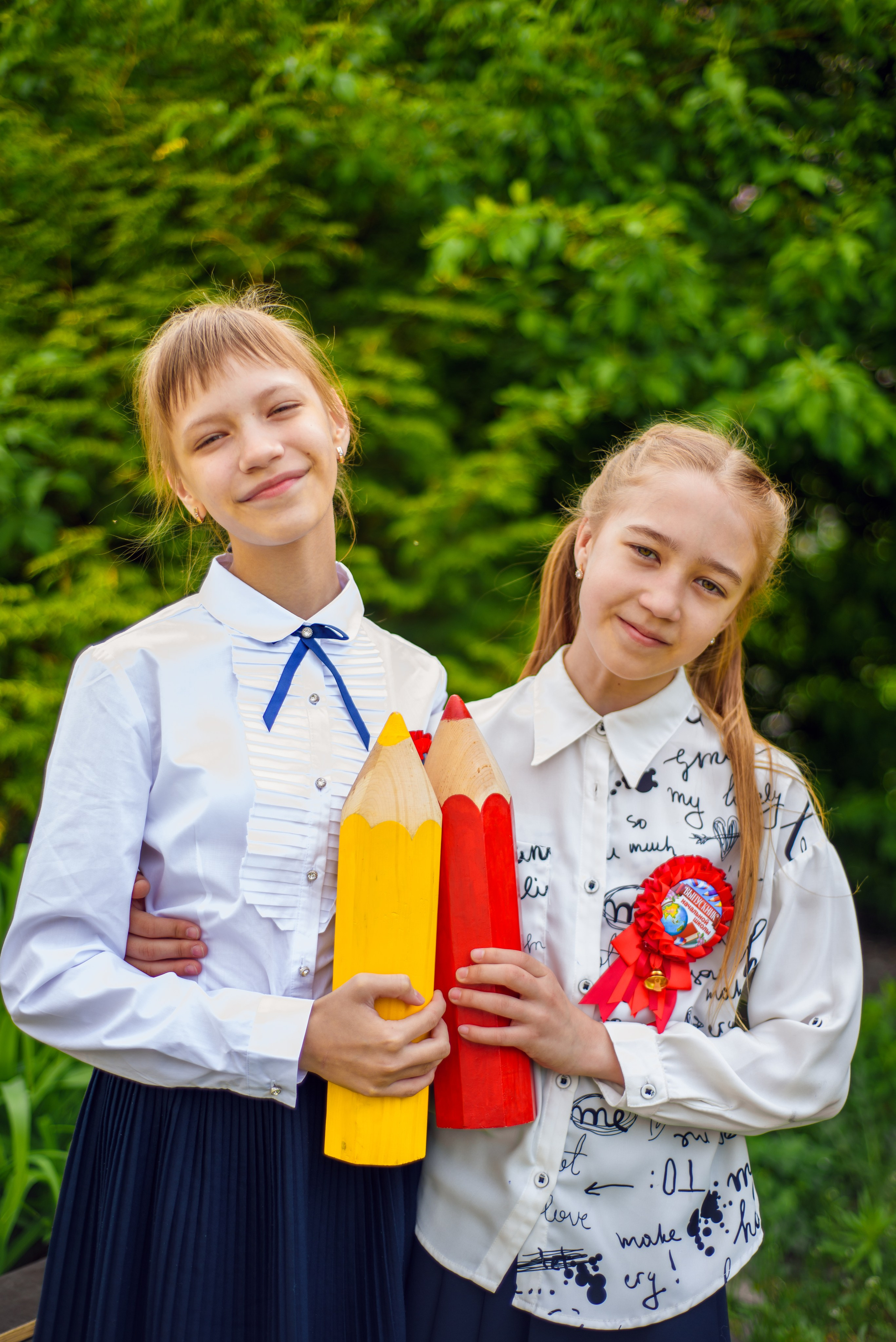 Фотосъемка в школьном саду. Фотограф. Выпускные альбомы в Барнауле
