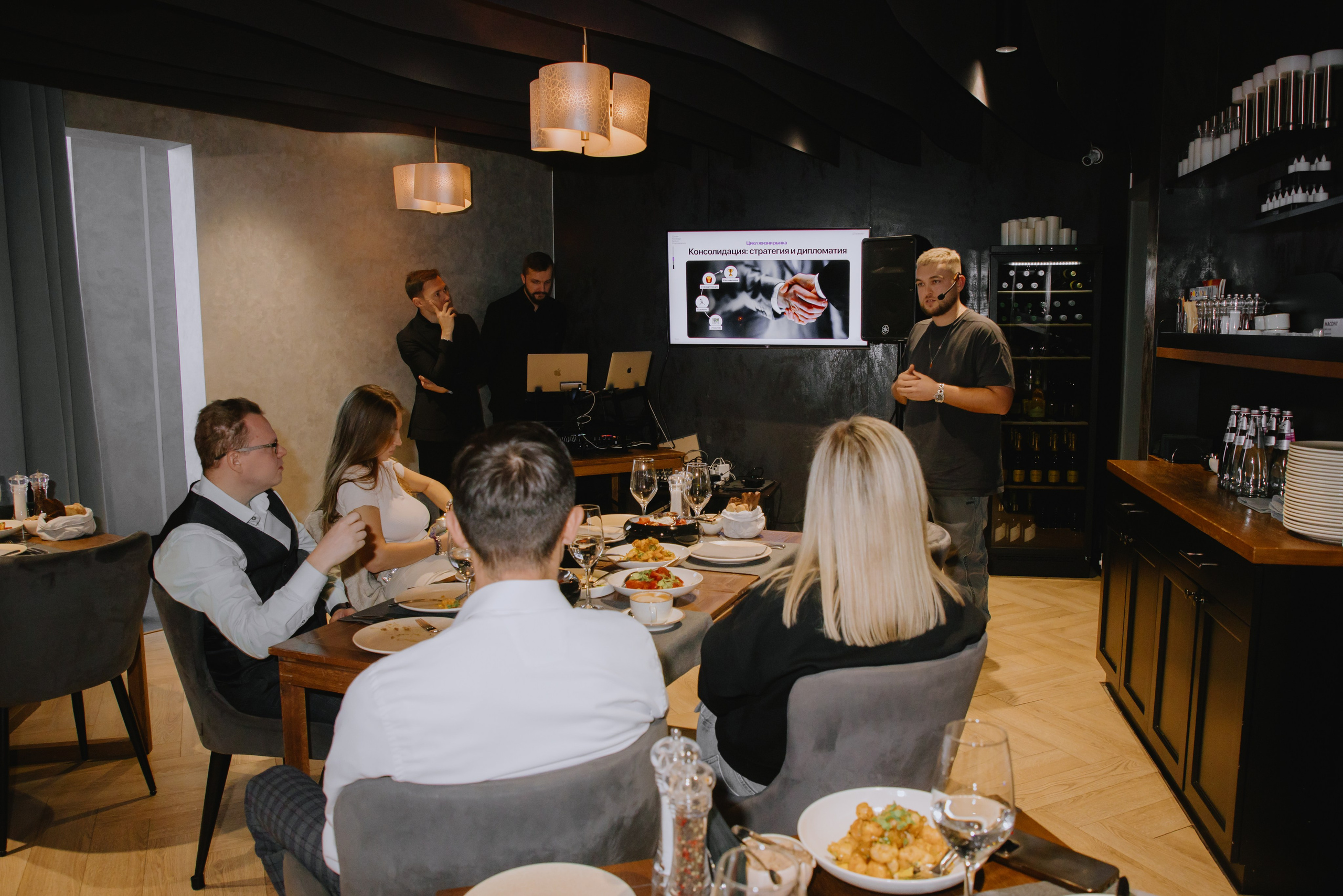 Бизнес завтрак на 89 этаже. Фотограф в Москве и Санкт-Петербурге Дарина