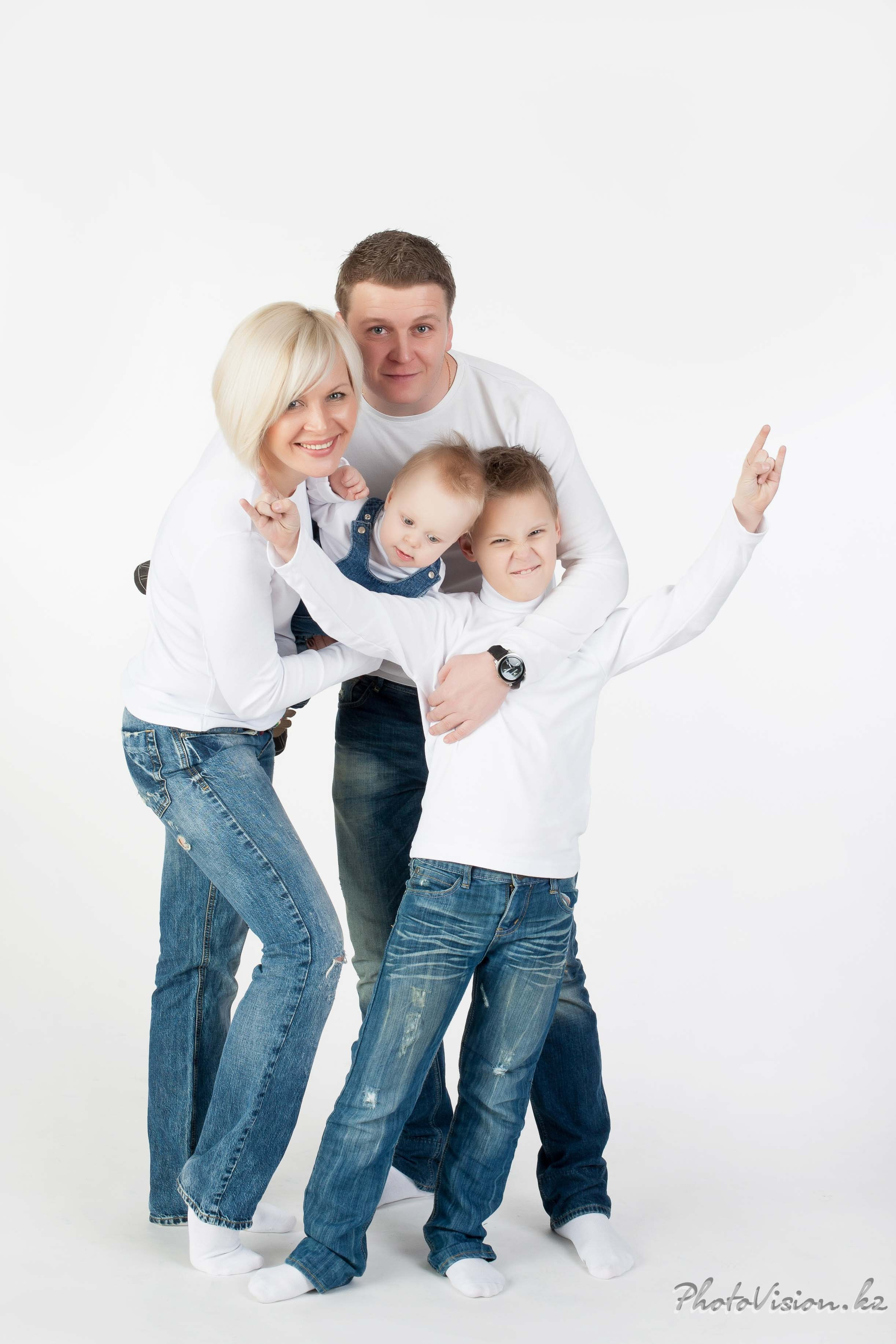 Семейная фотосессия. Фотостудия Алматы. Фотосъемка Алматы. Фотосессия Алматы. Фотокурсы. Обучение фотографии. Аренда студии