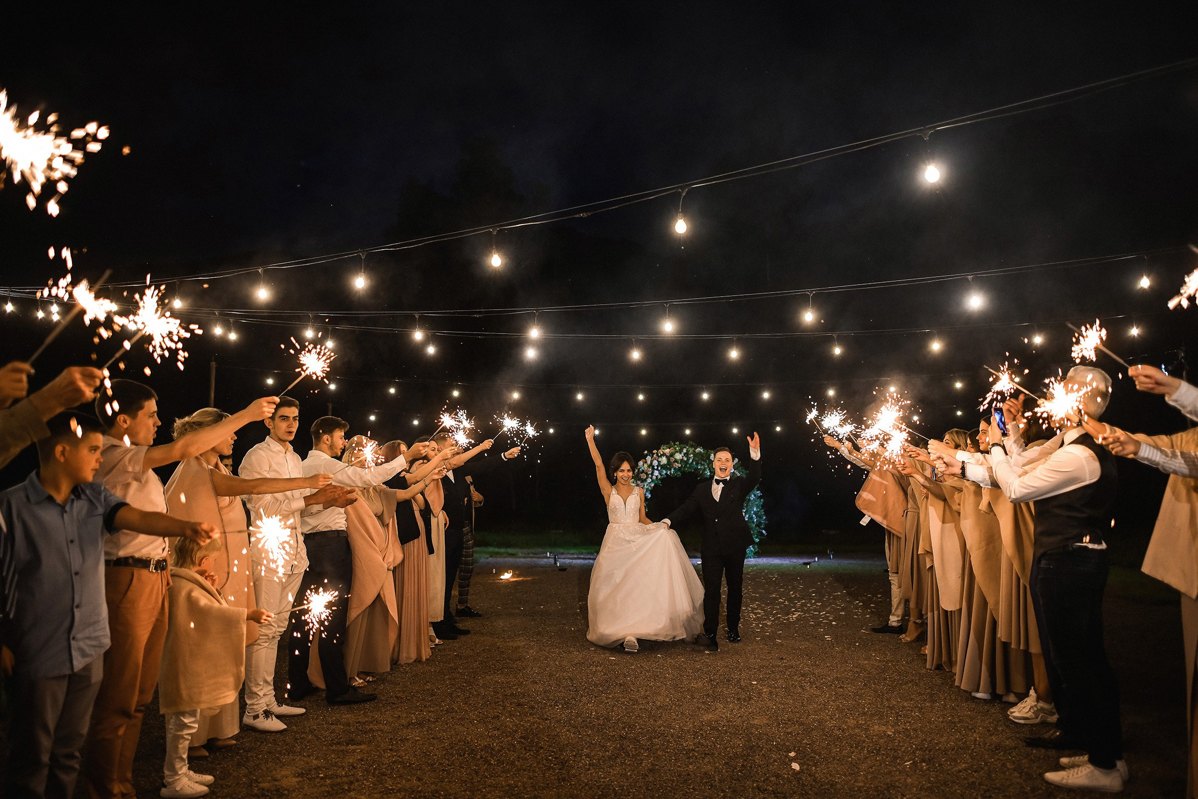 🌄 Демьян и Катя — свадьба в нацпарке "Столбы" | Веселый банкет и эпичные фото на скалах. 📸 Свадебный и семейный фотограф в Красноярске Тихомиров Евгений | 17 лет опыта | 800+ свадеб